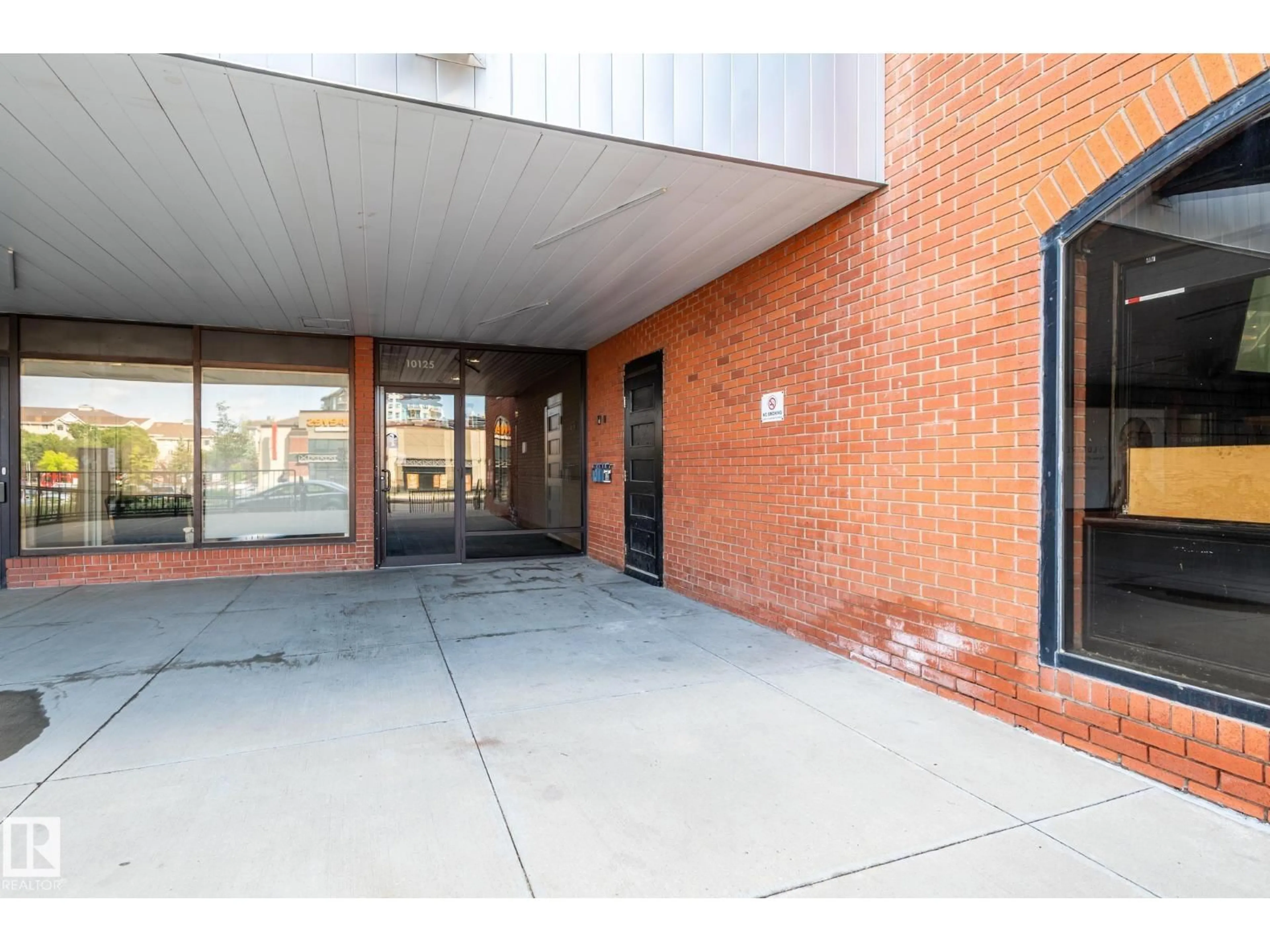 Indoor foyer for #1103 - 10125 109 ST, Edmonton Alberta T5J3P1