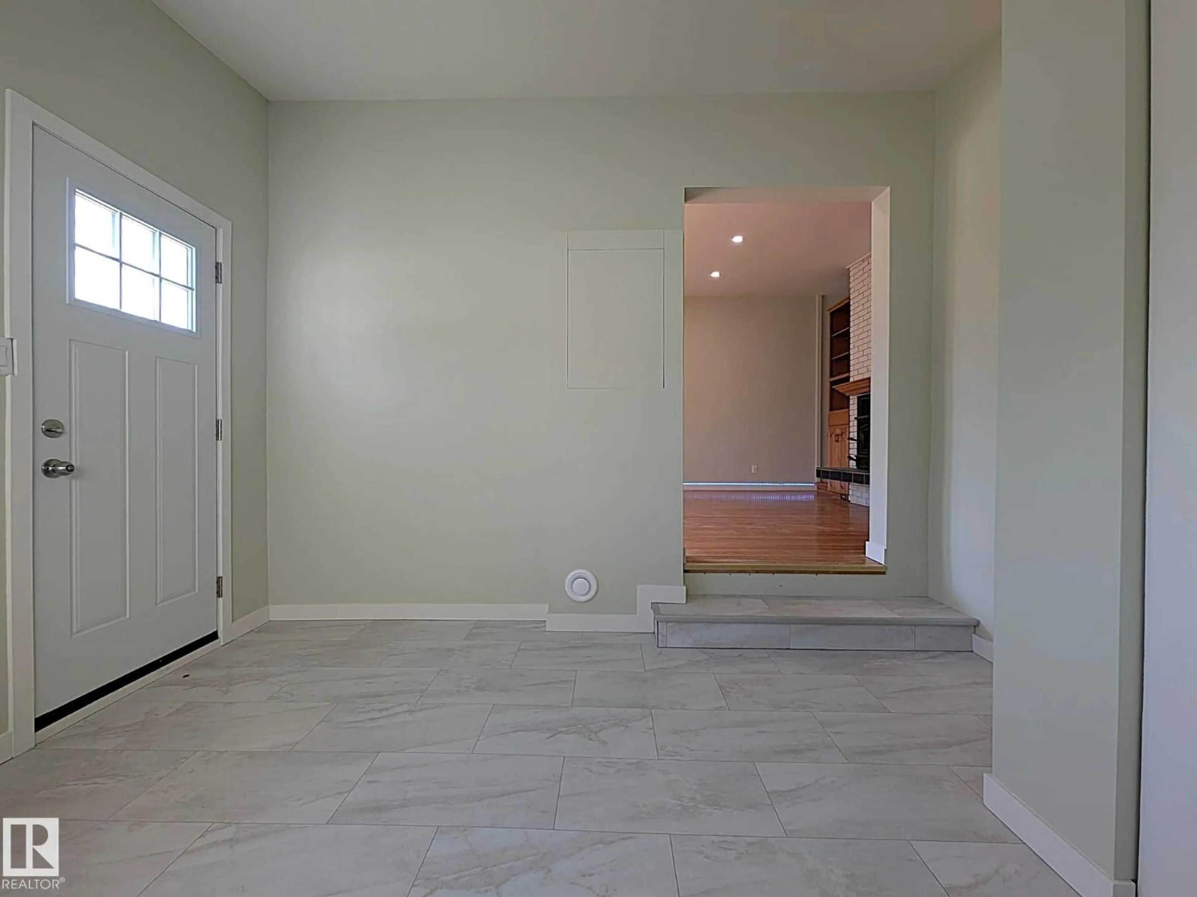 Indoor entryway for 9523 134 AV, Edmonton Alberta T5E1H8