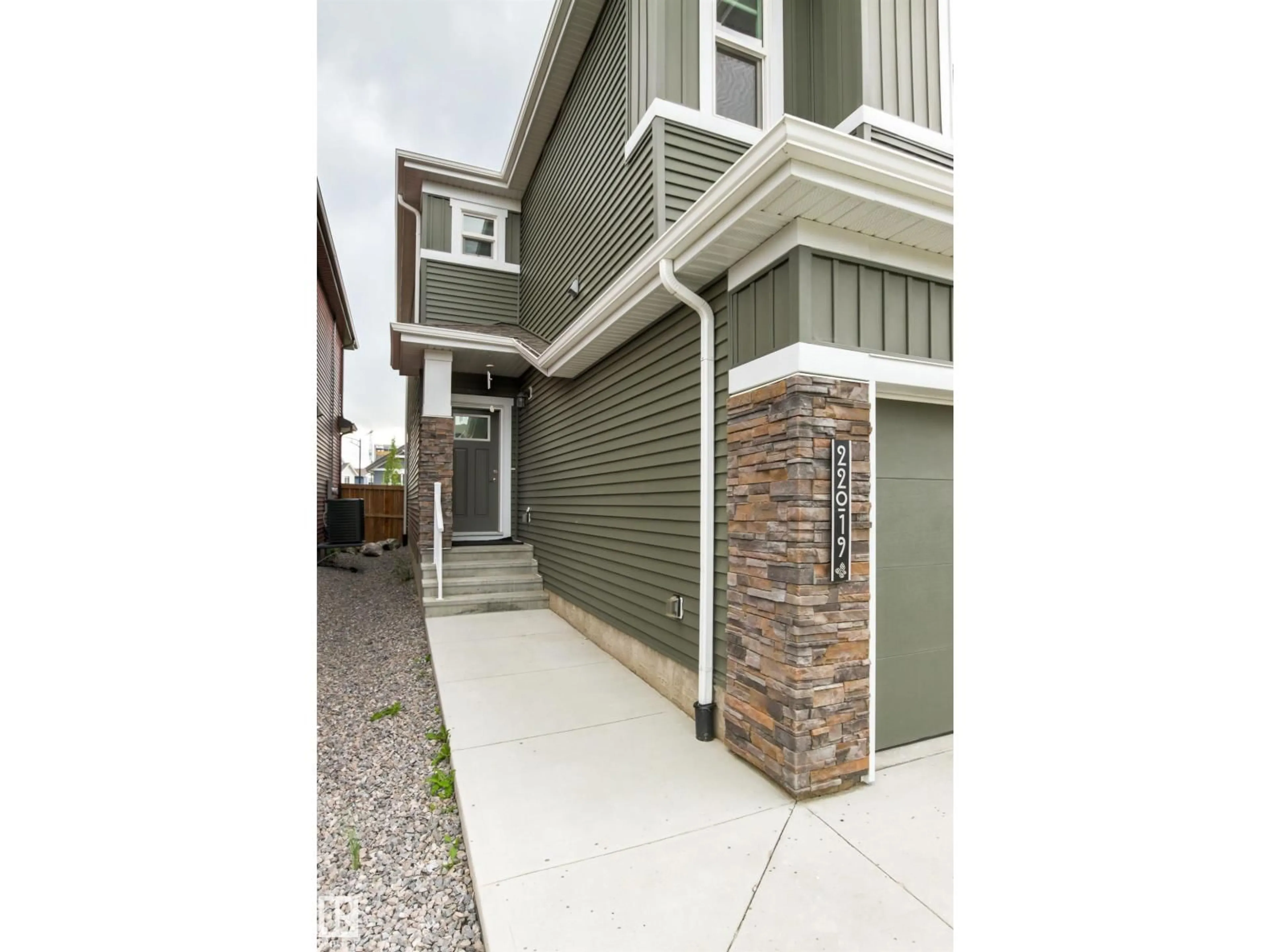 Home with vinyl exterior material, street for 22019 82 AV, Edmonton Alberta T5T7T3