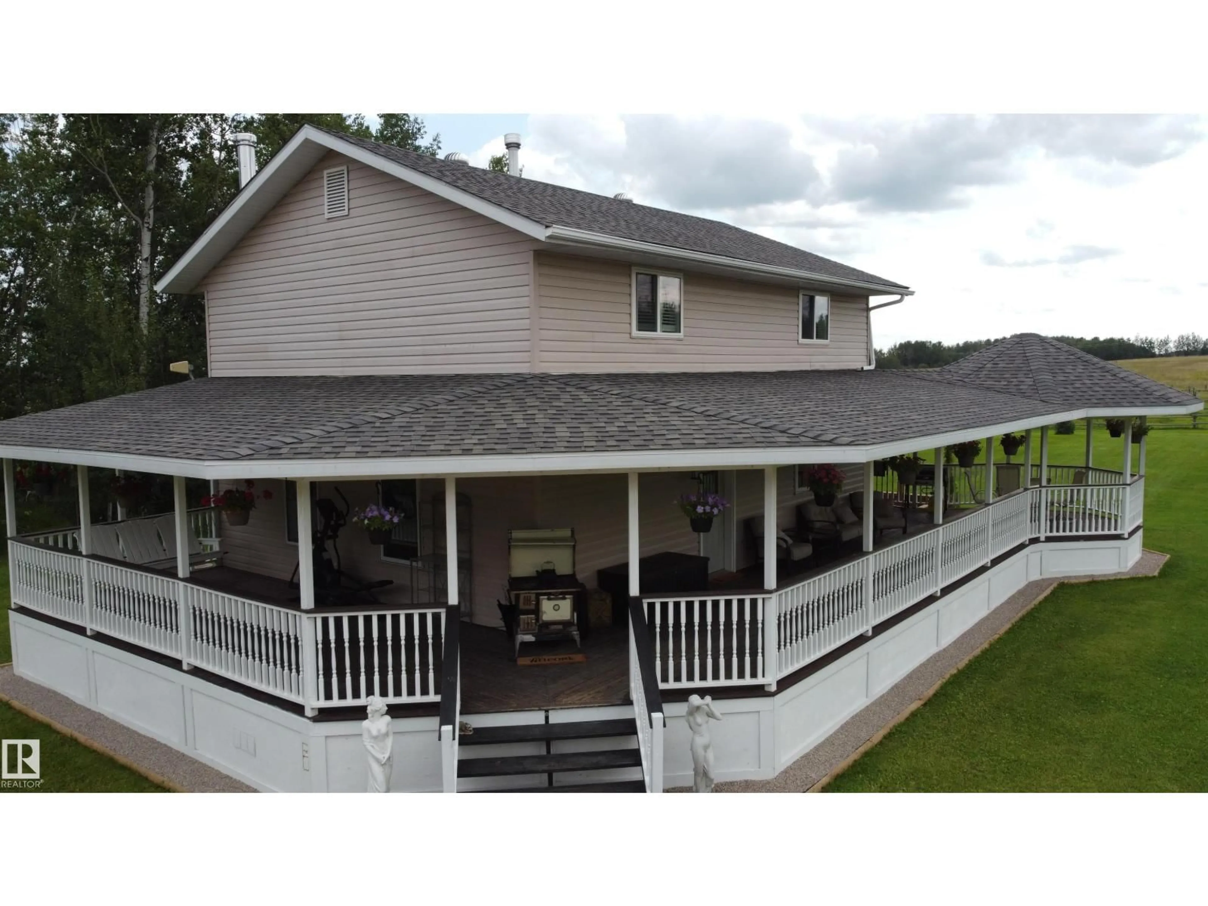 Home with vinyl exterior material, building for 8027 TWP 524, Rural Yellowhead Alberta T0E0T0