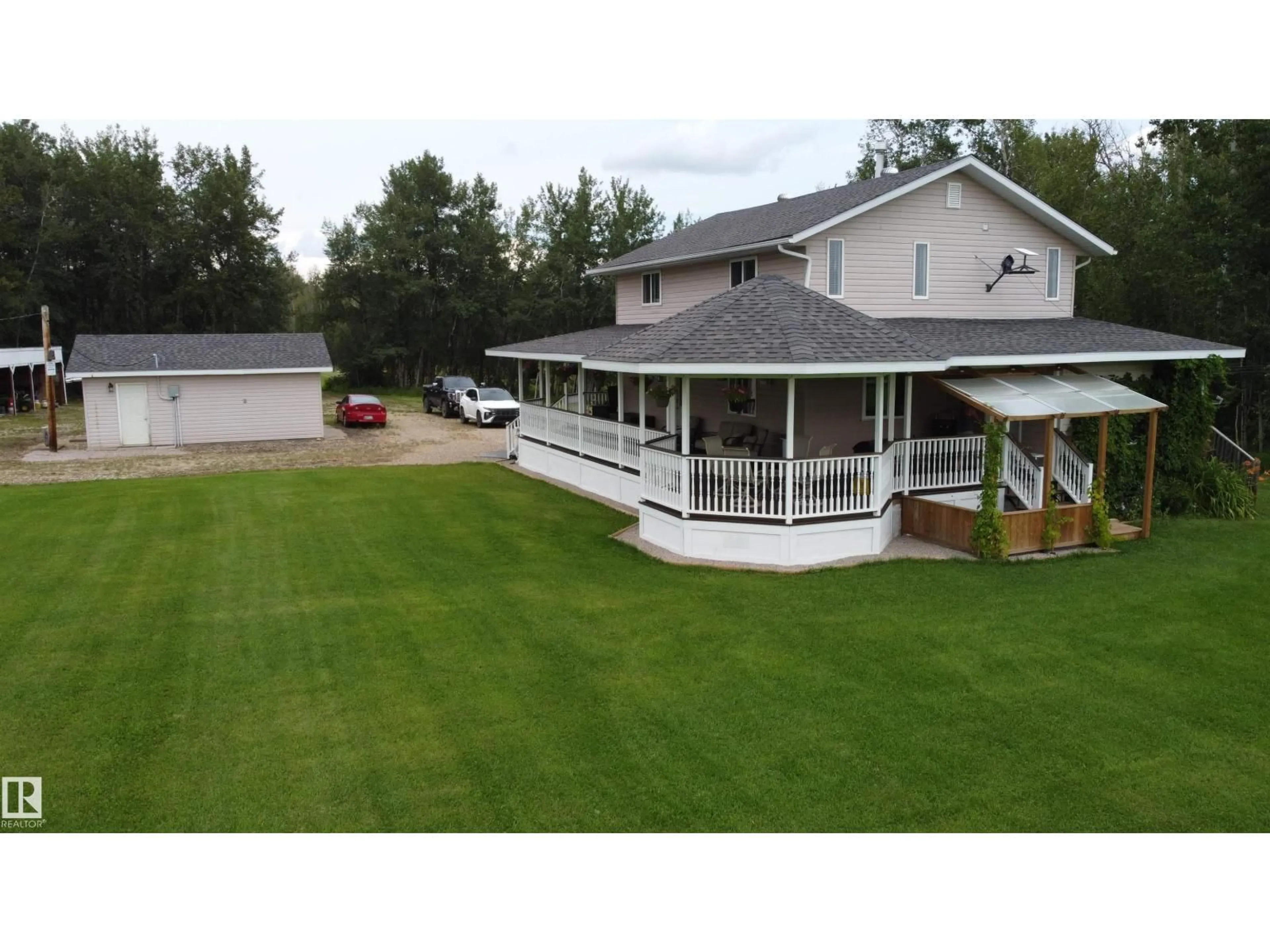 A pic from outside/outdoor area/front of a property/back of a property/a pic from drone, unknown for 8027 TWP 524, Rural Yellowhead Alberta T0E0T0