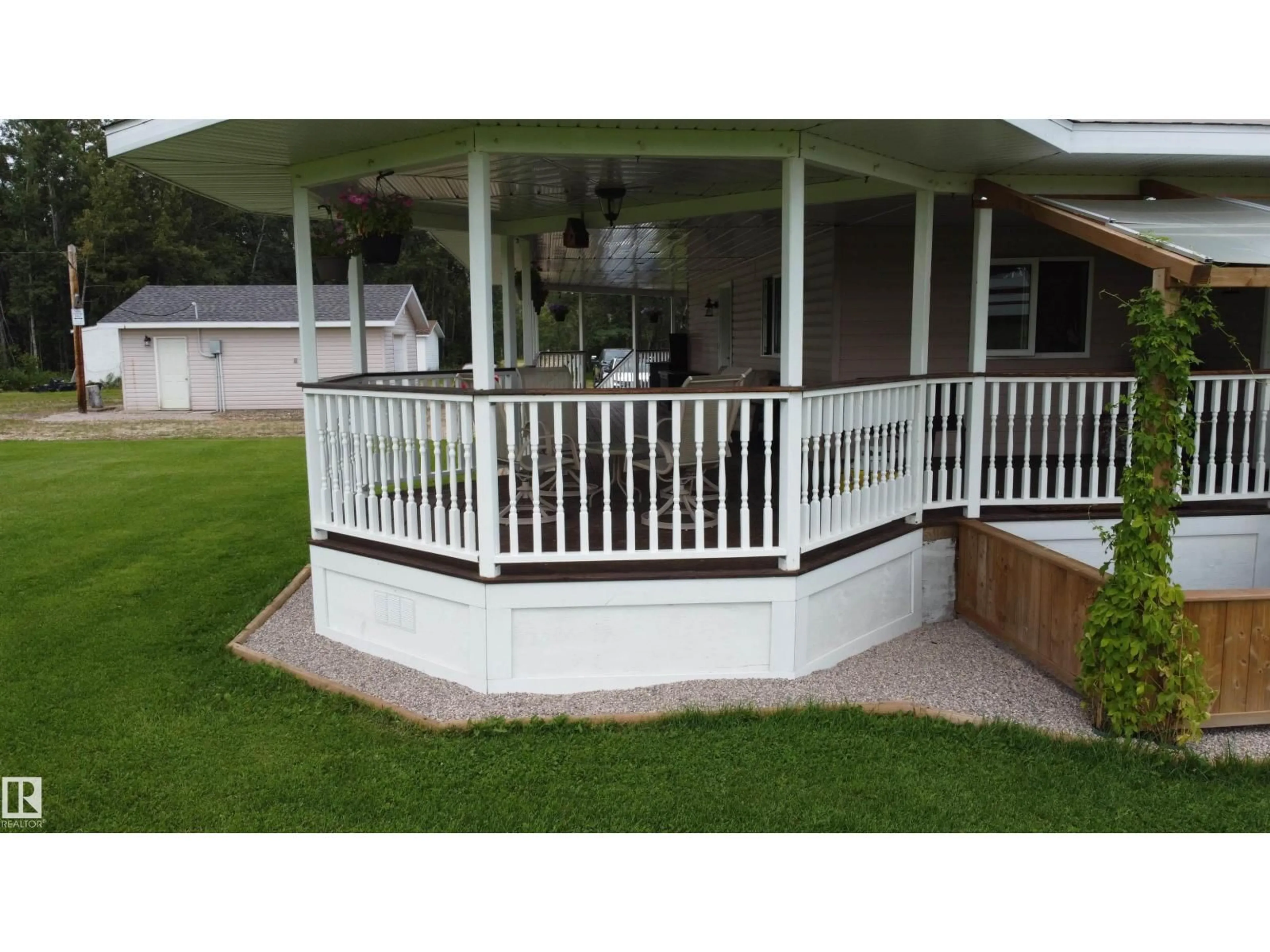 Patio, unknown for 8027 TWP 524, Rural Yellowhead Alberta T0E0T0