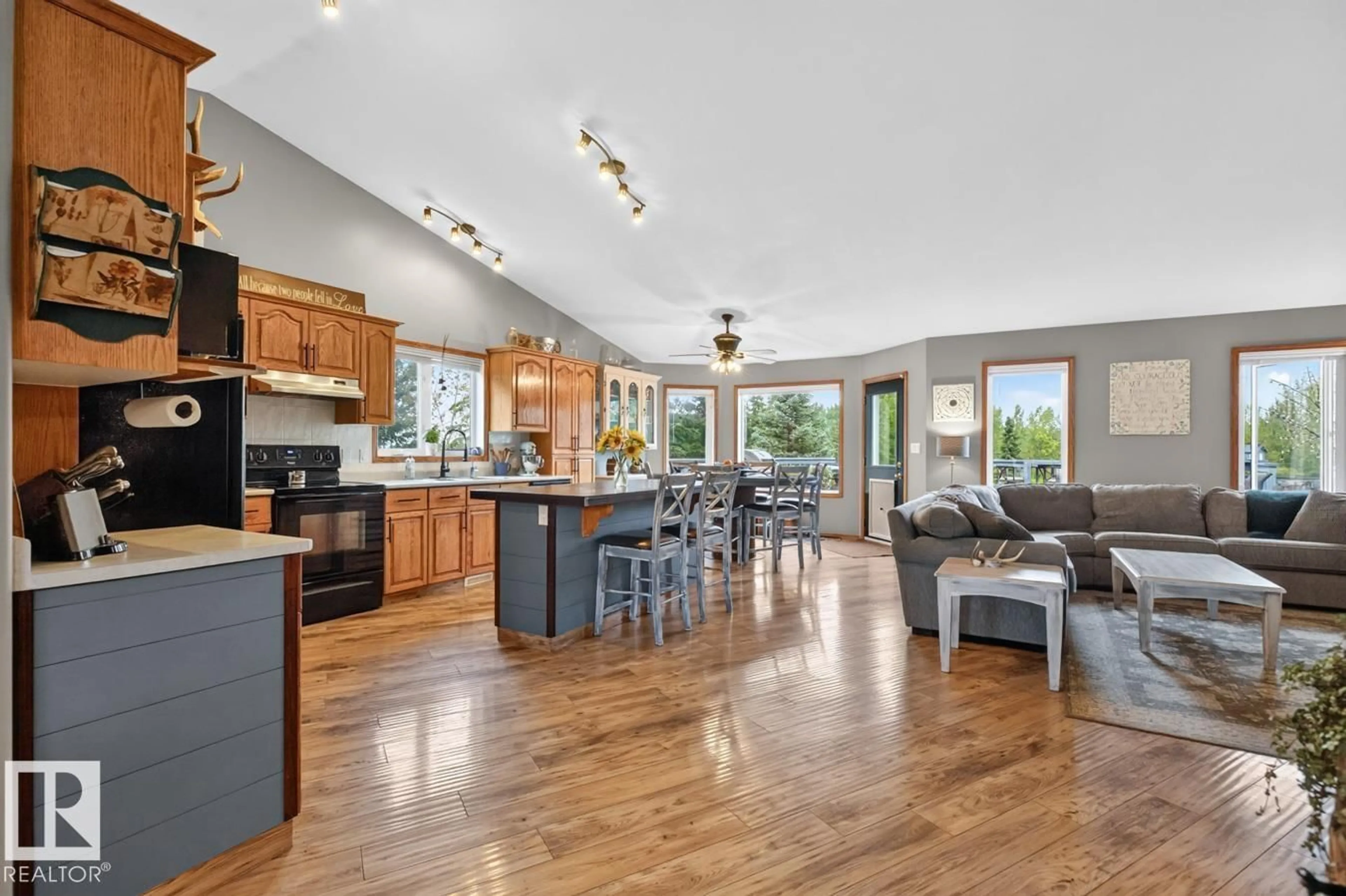 Open concept kitchen, unknown for 52349 - 110 RGE ROAD 222 RGE ROAD, Rural Strathcona County Alberta T8C1A5