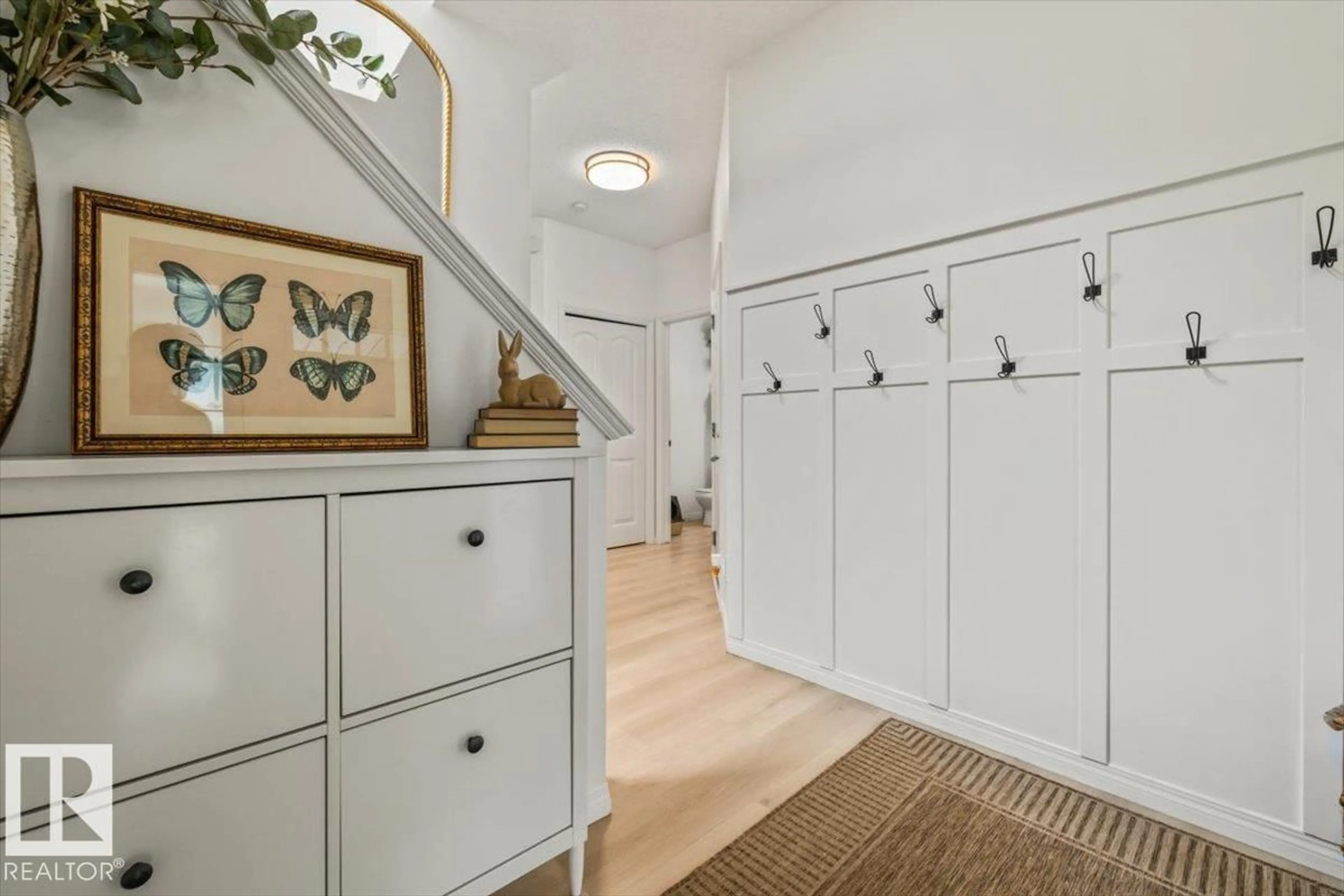 Indoor entryway for 44 BOXWOOD BN, Fort Saskatchewan Alberta T8L0A6