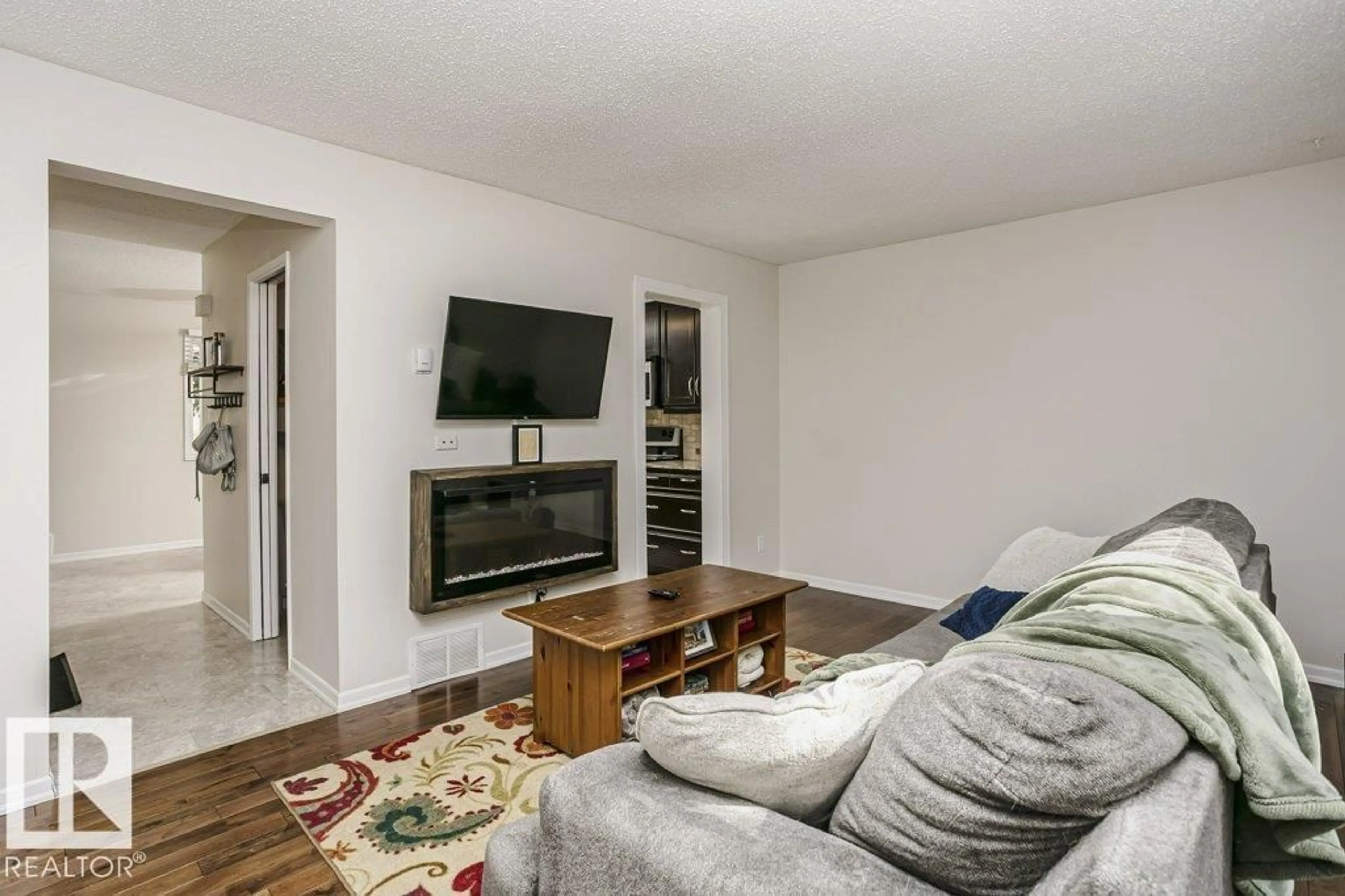 Living room with furniture, unknown for 117 WOODSTOCK NW, Edmonton Alberta T5T0H6
