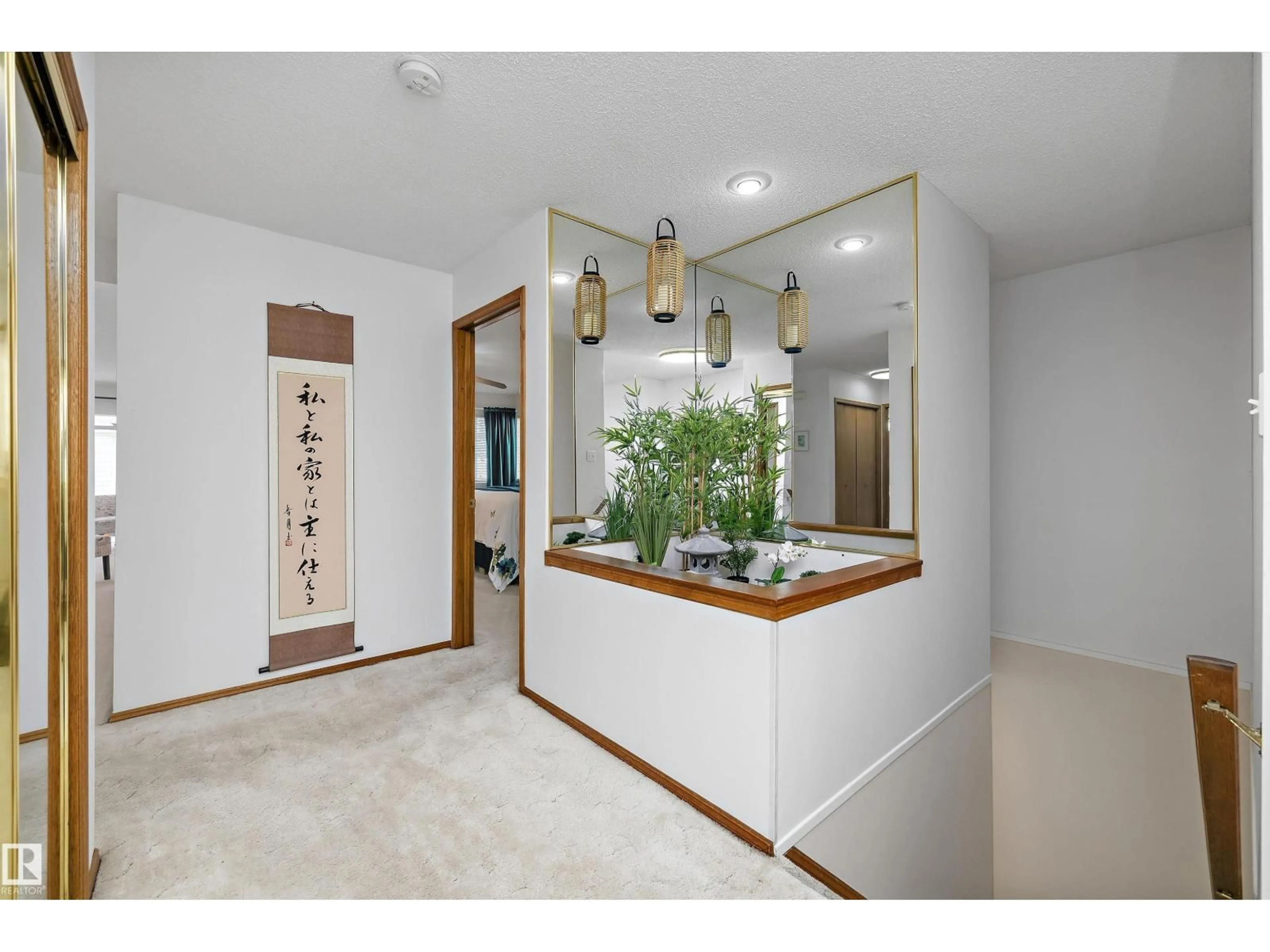 Indoor foyer for 4717 25 AV, Edmonton Alberta T6L6J2