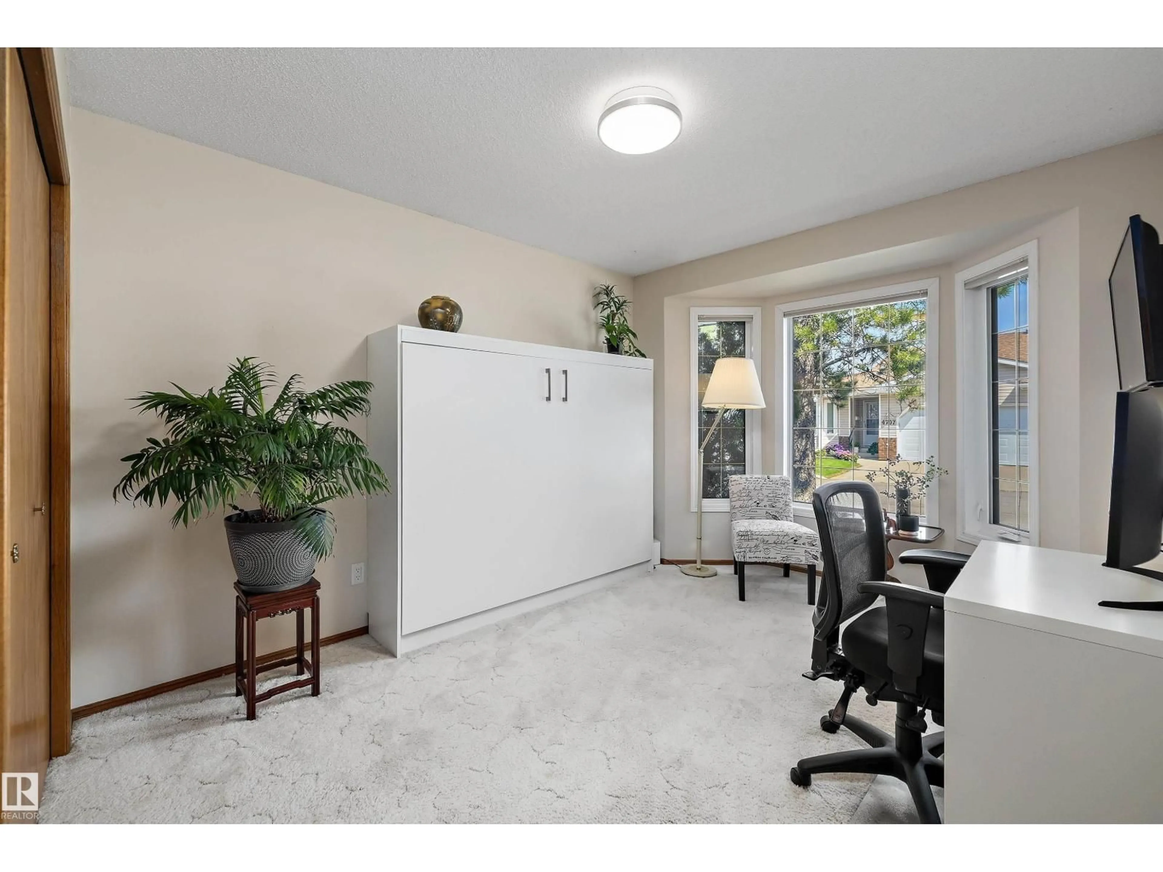A pic of a room for 4717 25 AV, Edmonton Alberta T6L6J2