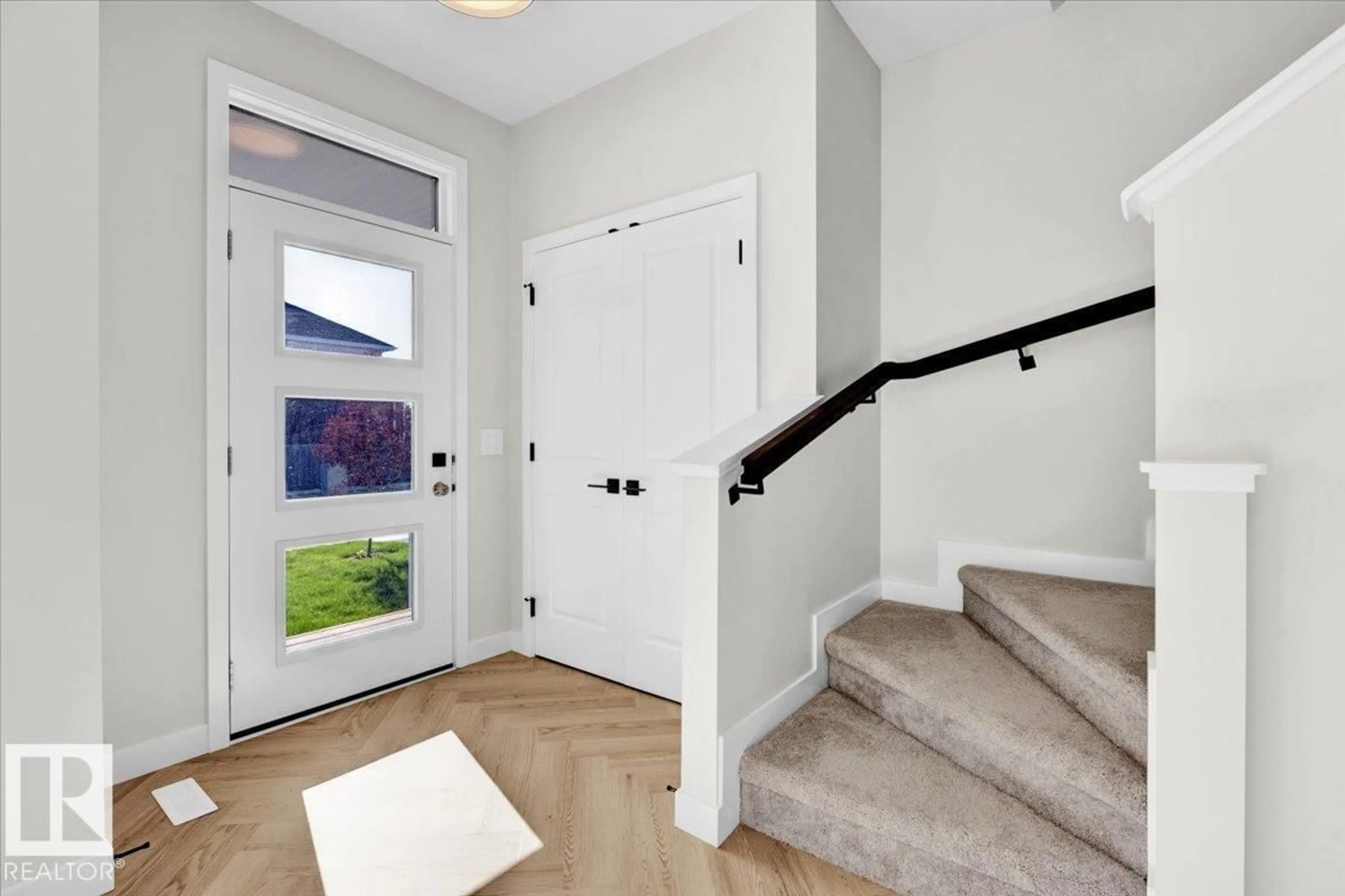 Indoor entryway for #71 - 16231 19 AV, Edmonton Alberta T6W5C6
