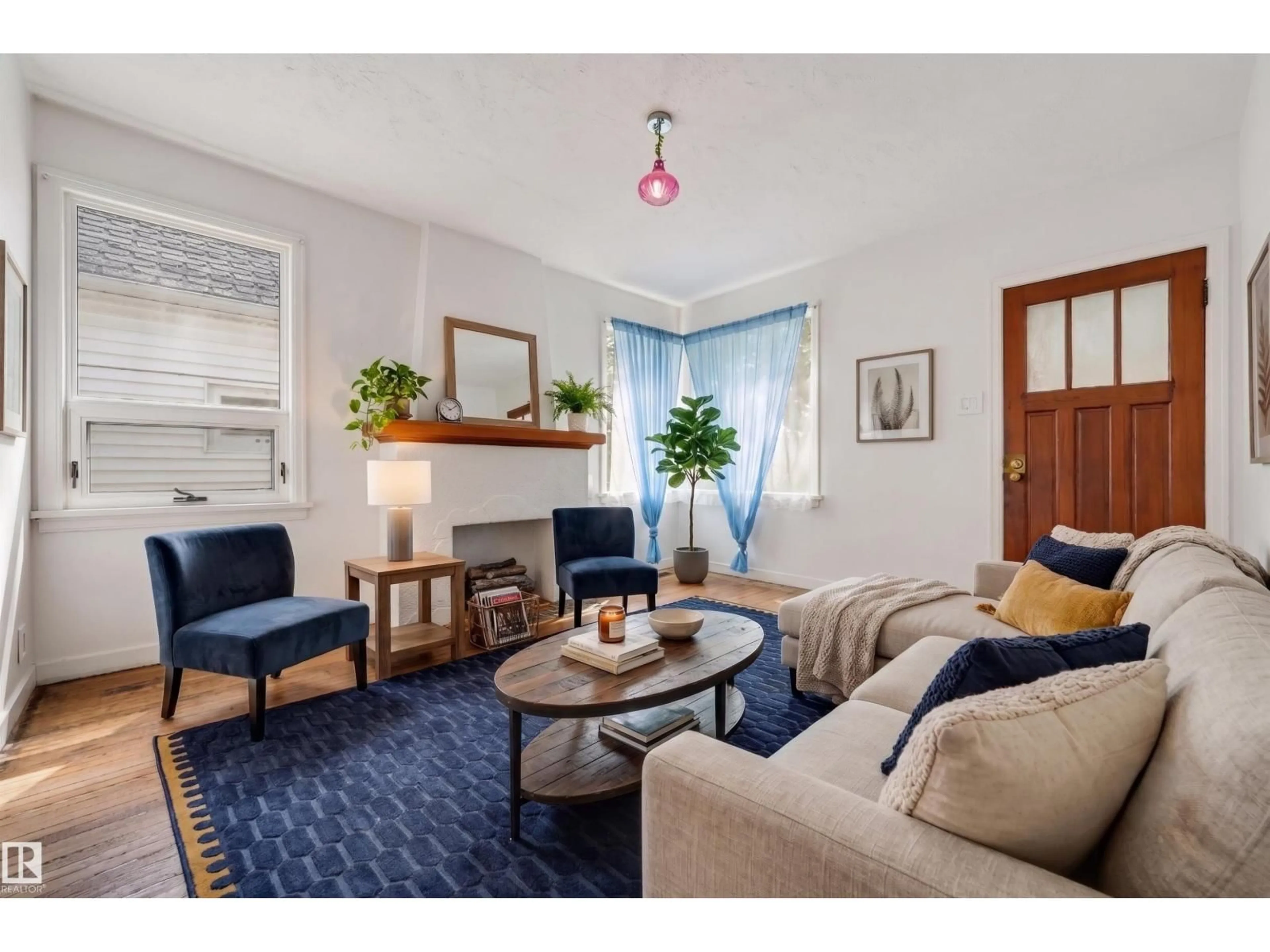 Living room with furniture, unknown for 9728 89 AV, Edmonton Alberta T6E2S2