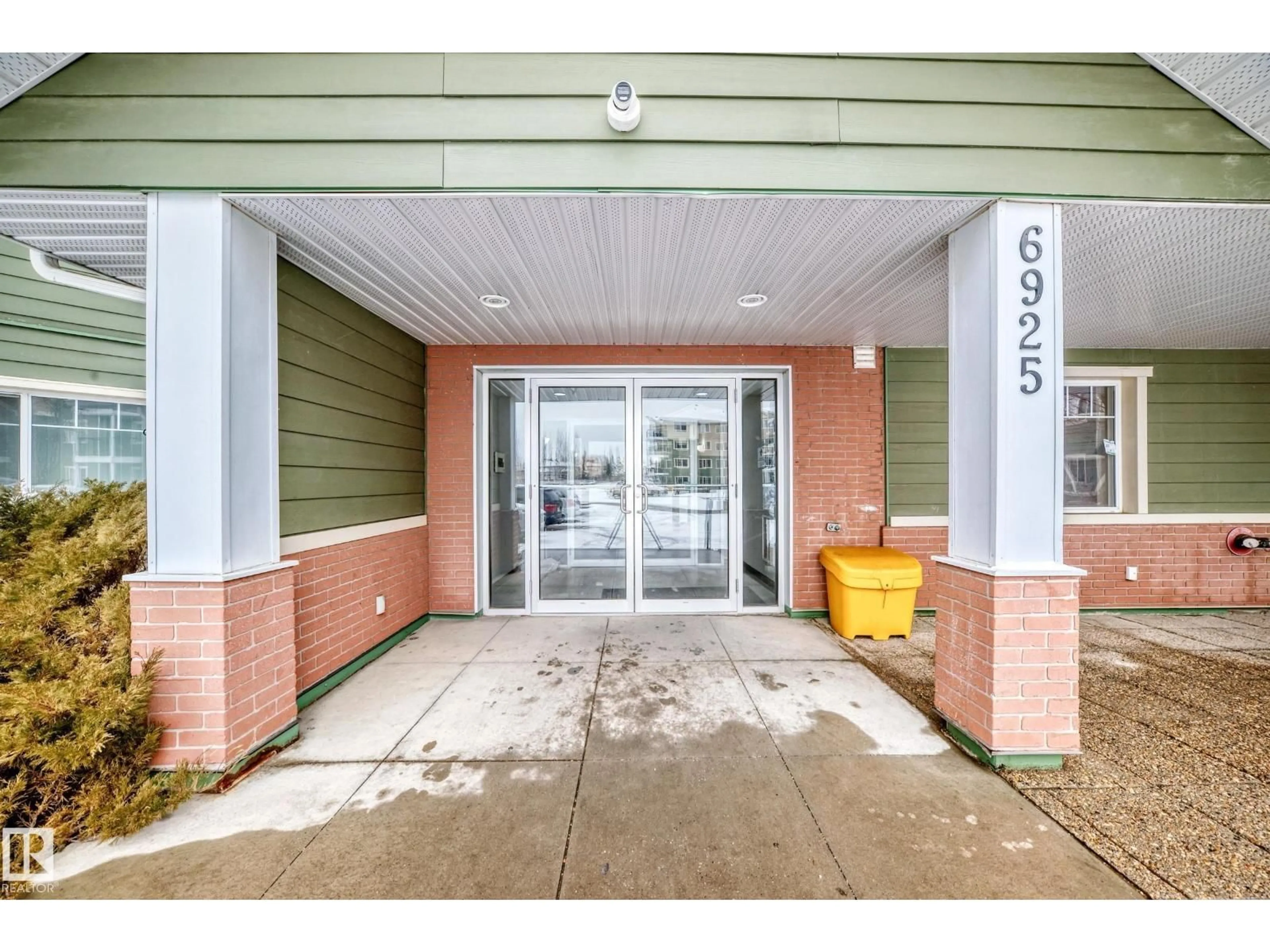 Indoor foyer for 6925 - 411 199 ST, Edmonton Alberta T5T3X8