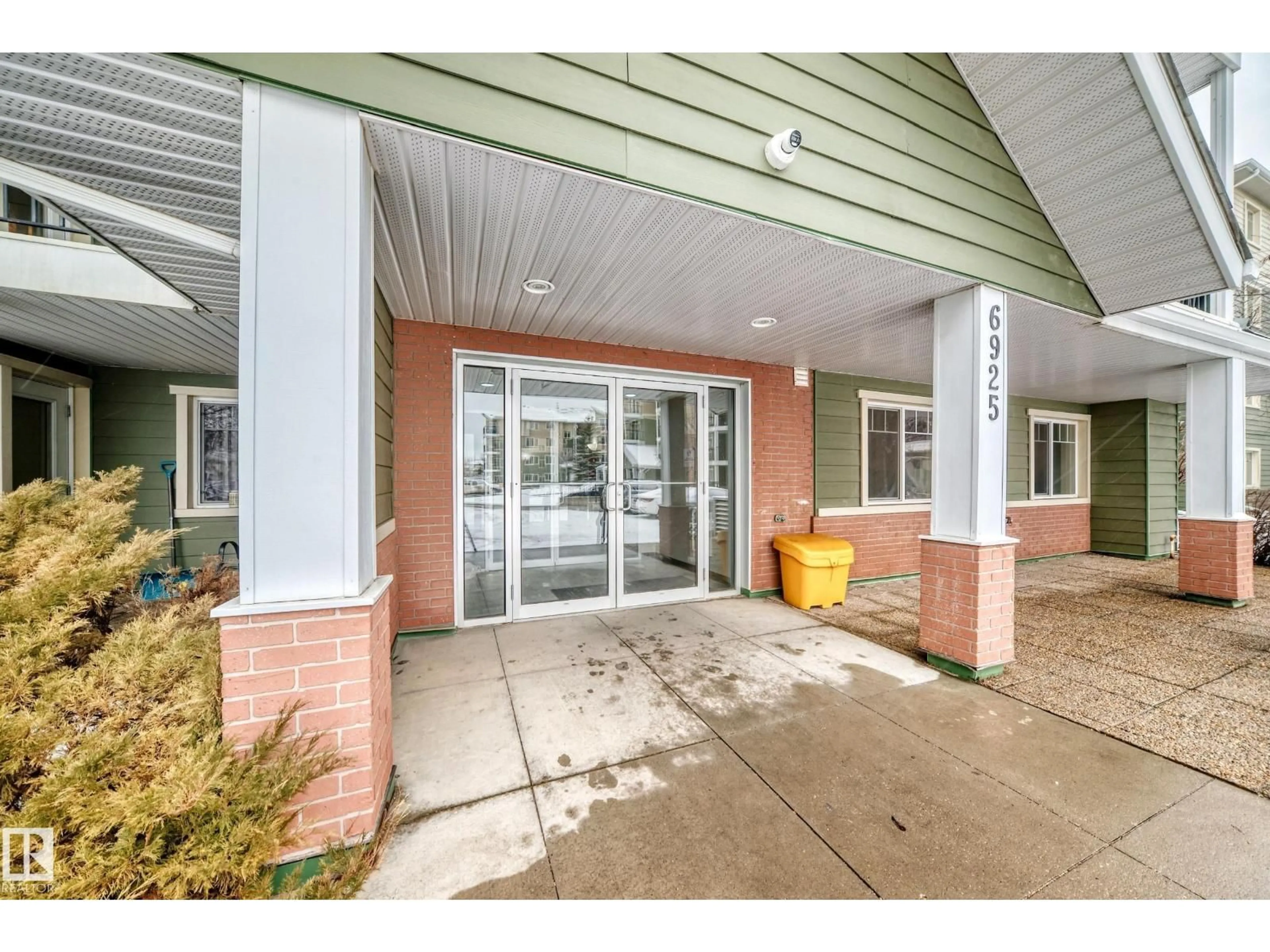 Indoor foyer for 6925 - 411 199 ST, Edmonton Alberta T5T3X8