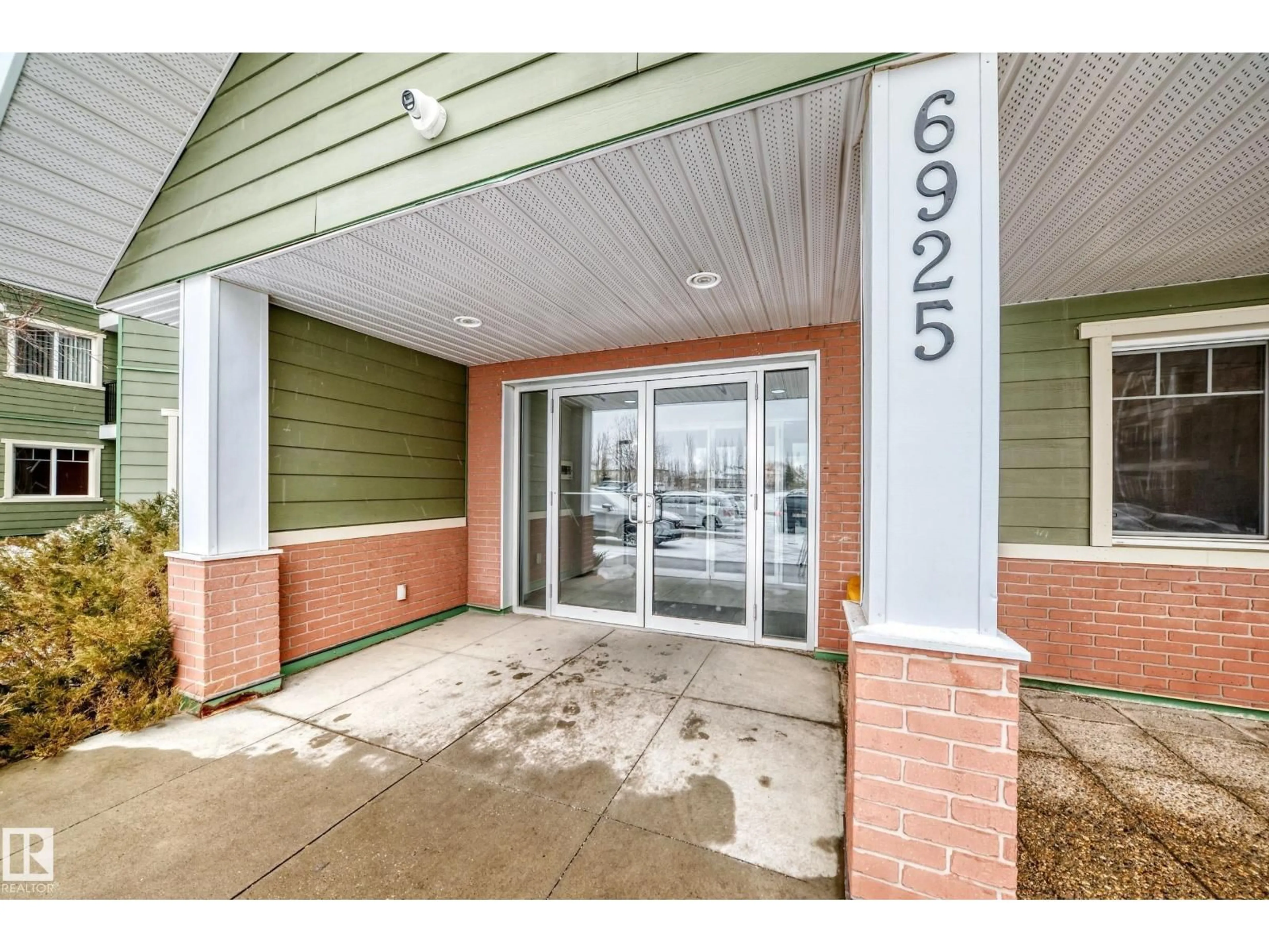 Indoor foyer for 6925 - 411 199 ST, Edmonton Alberta T5T3X8