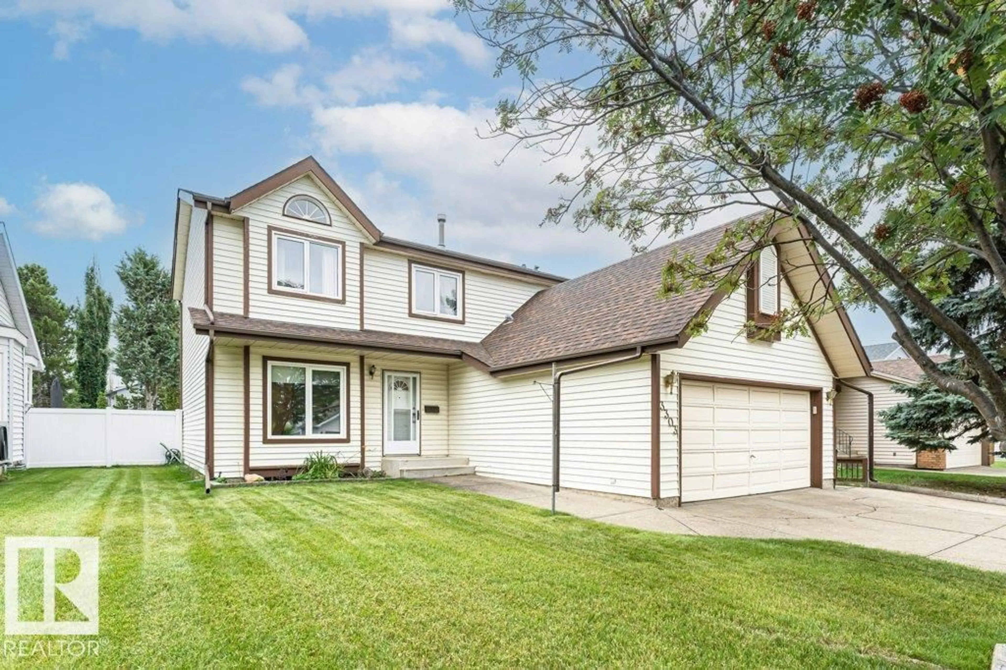 Home with vinyl exterior material, street for 3303 42A AV, Edmonton Alberta T6T1E6