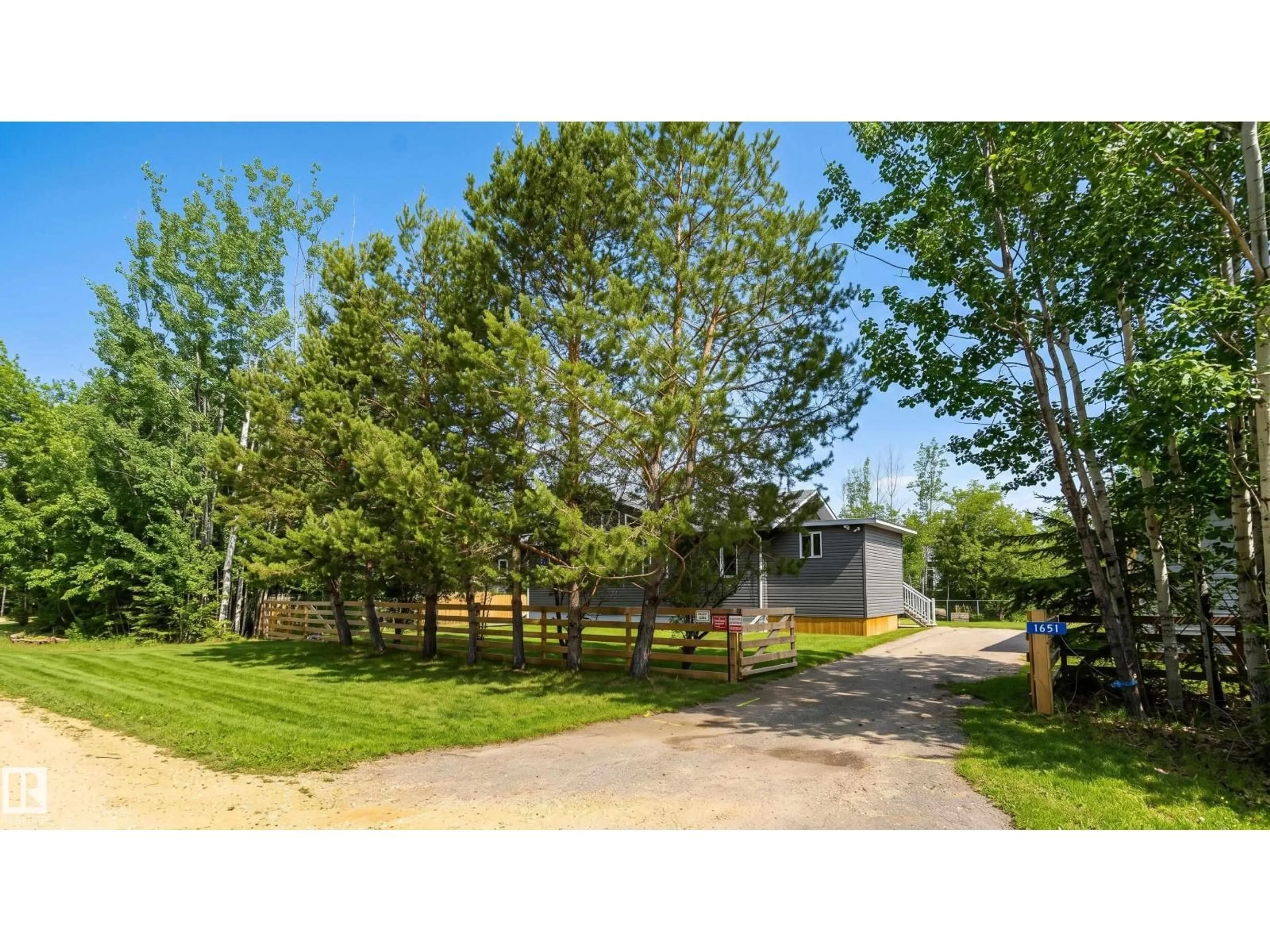 A pic from outside/outdoor area/front of a property/back of a property/a pic from drone, unknown for 1651 LAKEVIEW LN, Rural Opportunity M.D. Alberta T0G1K0