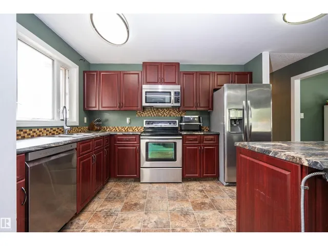 12022 43 ST, Edmonton 5