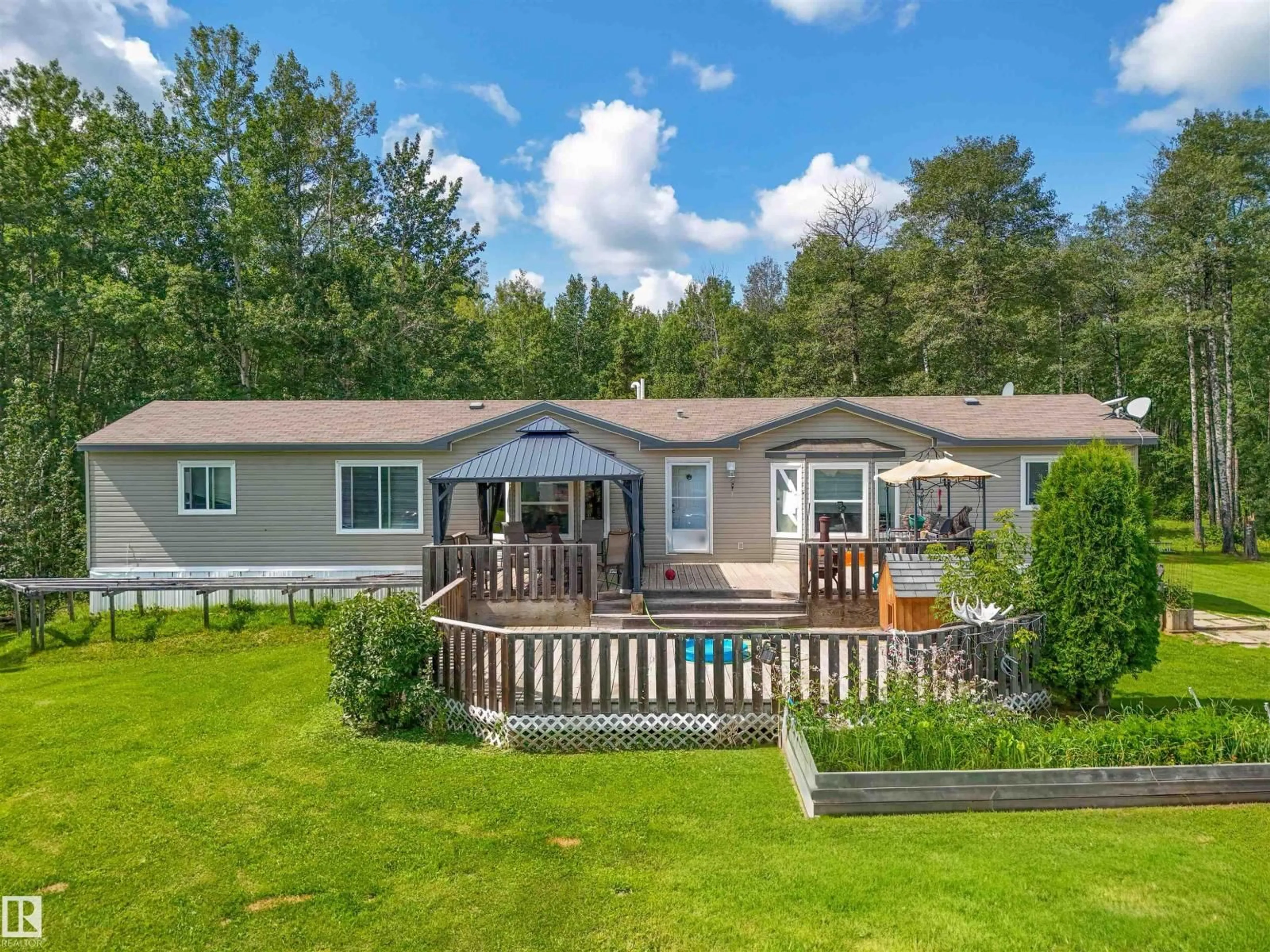 A pic from outside/outdoor area/front of a property/back of a property/a pic from drone, water/lake/river/ocean view for 7113 TWP ROAD 520, Rural Parkland County Alberta T0E2H0