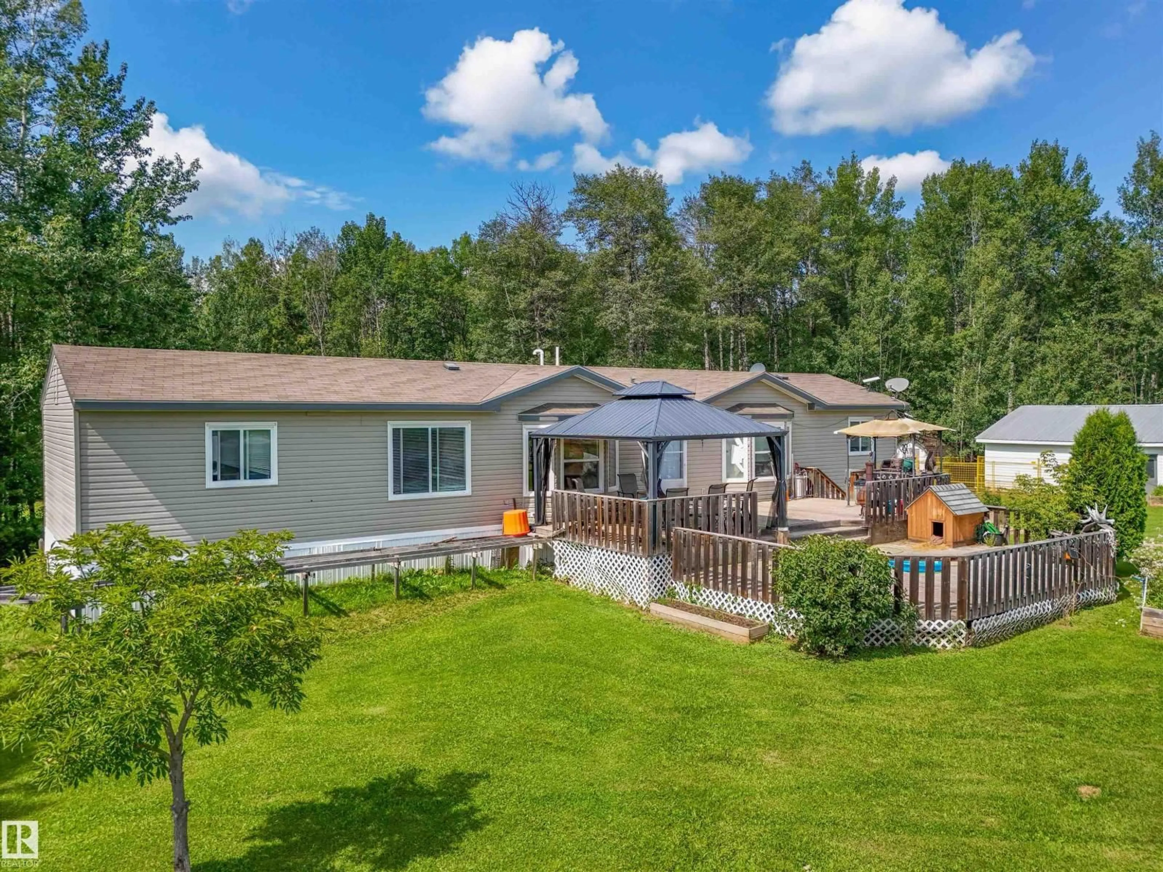 A pic from outside/outdoor area/front of a property/back of a property/a pic from drone, water/lake/river/ocean view for 7113 TWP ROAD 520, Rural Parkland County Alberta T0E2H0