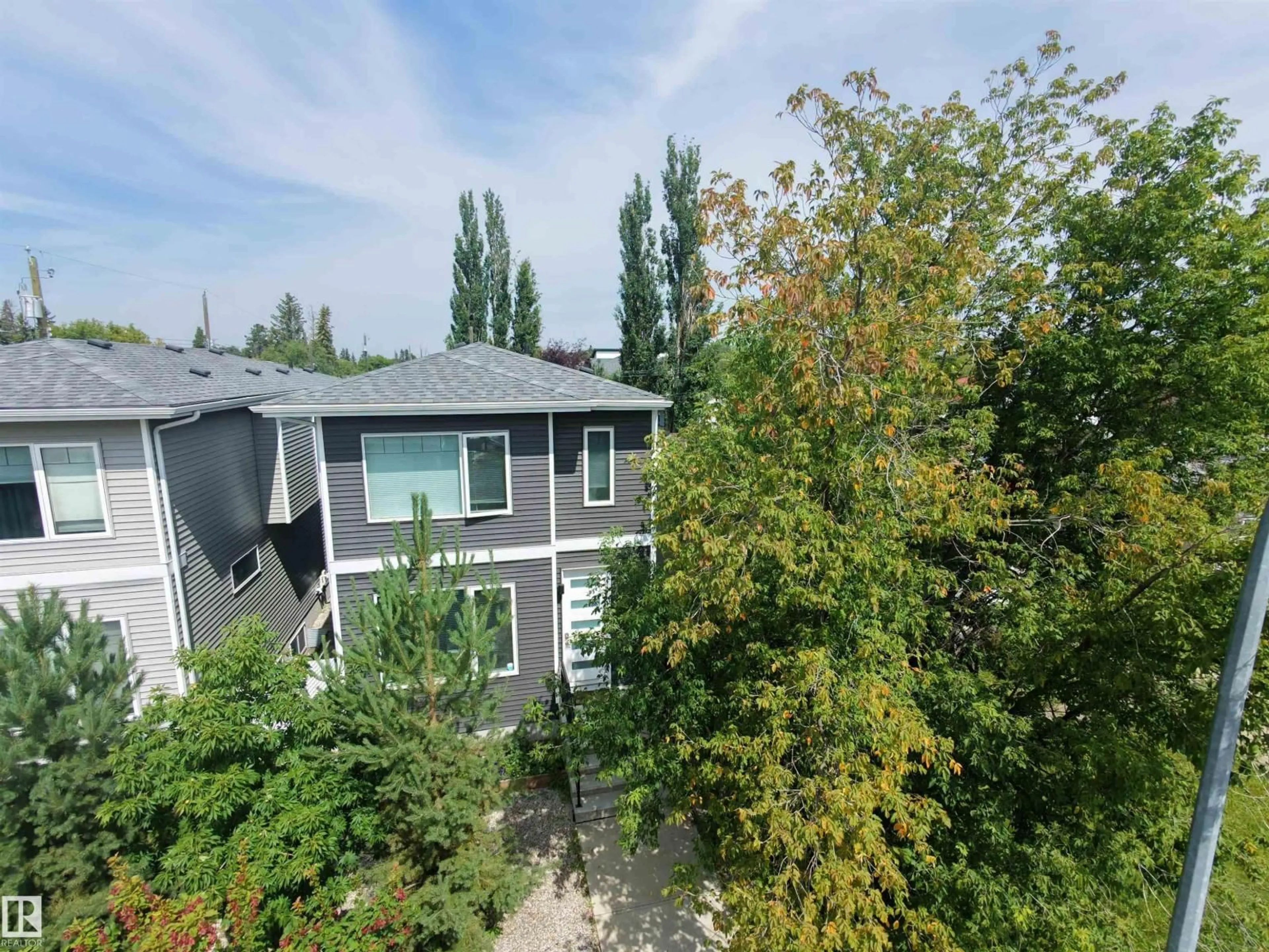 A pic from outside/outdoor area/front of a property/back of a property/a pic from drone, unknown for 15212 98 AV, Edmonton Alberta T5P0G4