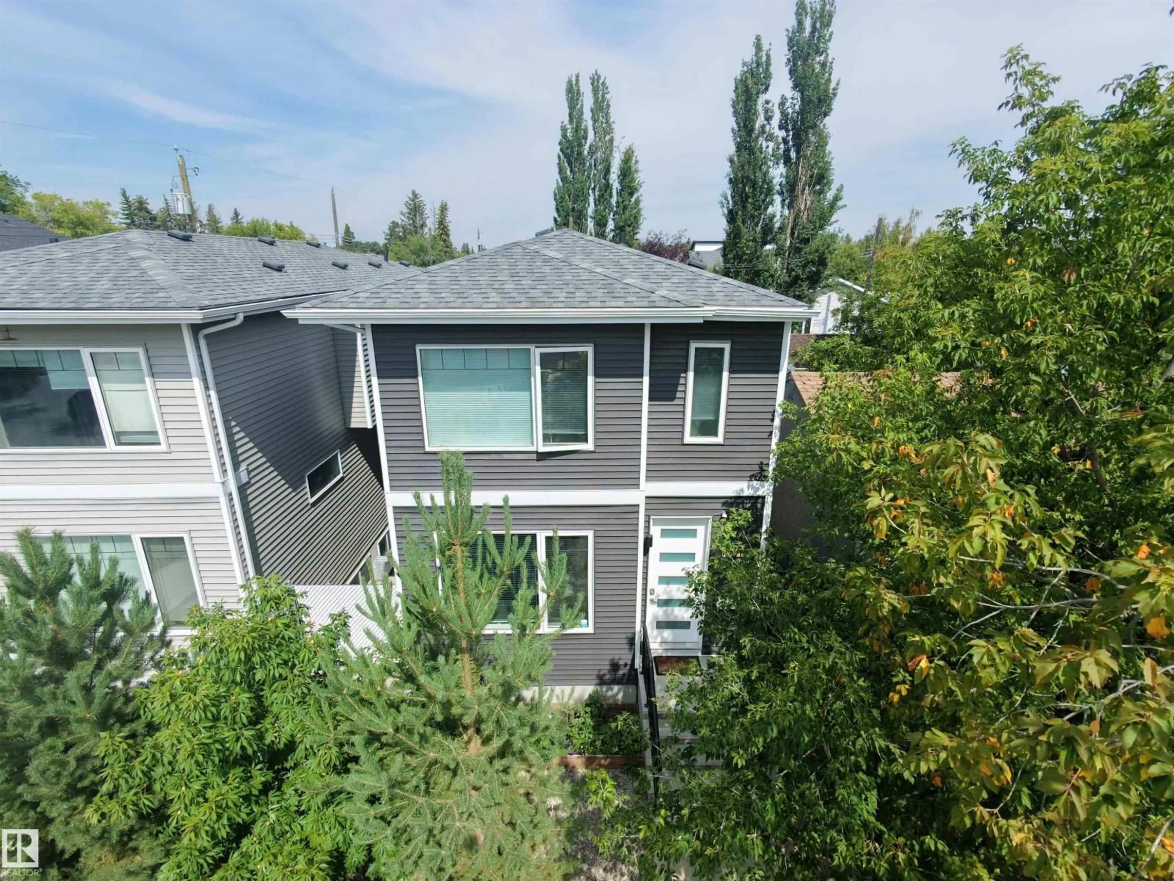 A pic from outside/outdoor area/front of a property/back of a property/a pic from drone, unknown for 15212 98 AV, Edmonton Alberta T5P0G4