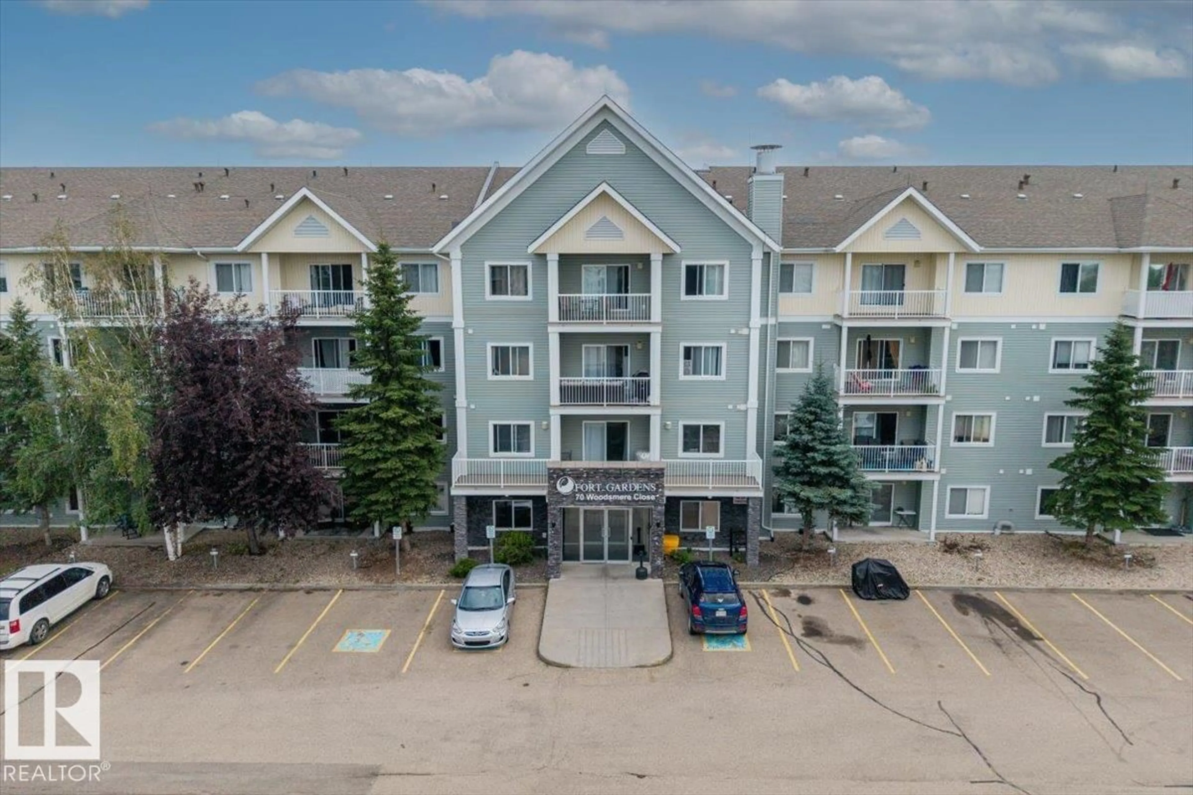 A pic from outside/outdoor area/front of a property/back of a property/a pic from drone, unknown for 70 - 126 WOODSMERE, Fort Saskatchewan Alberta T8L4R8