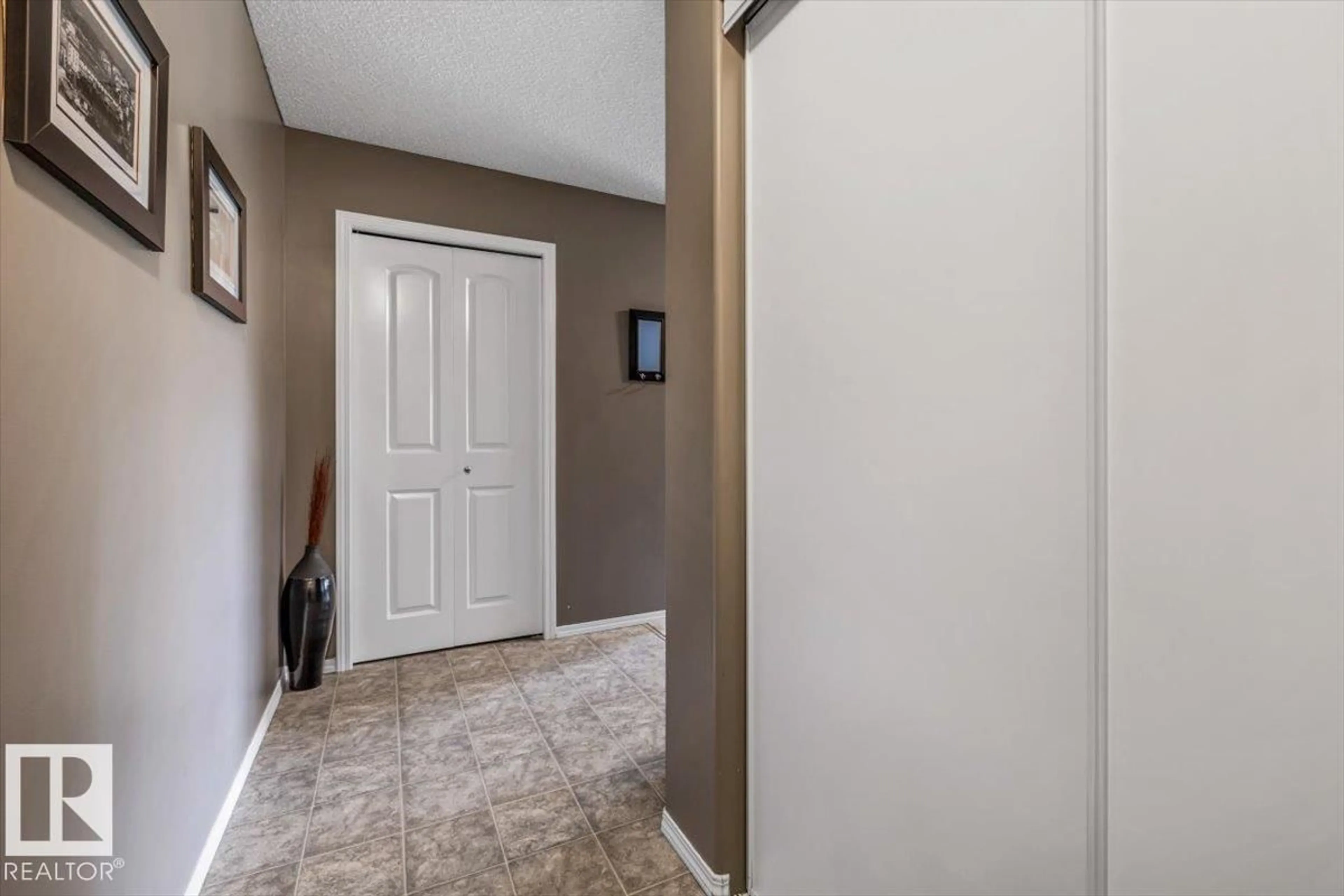 Indoor entryway for 70 - 126 WOODSMERE, Fort Saskatchewan Alberta T8L4R8