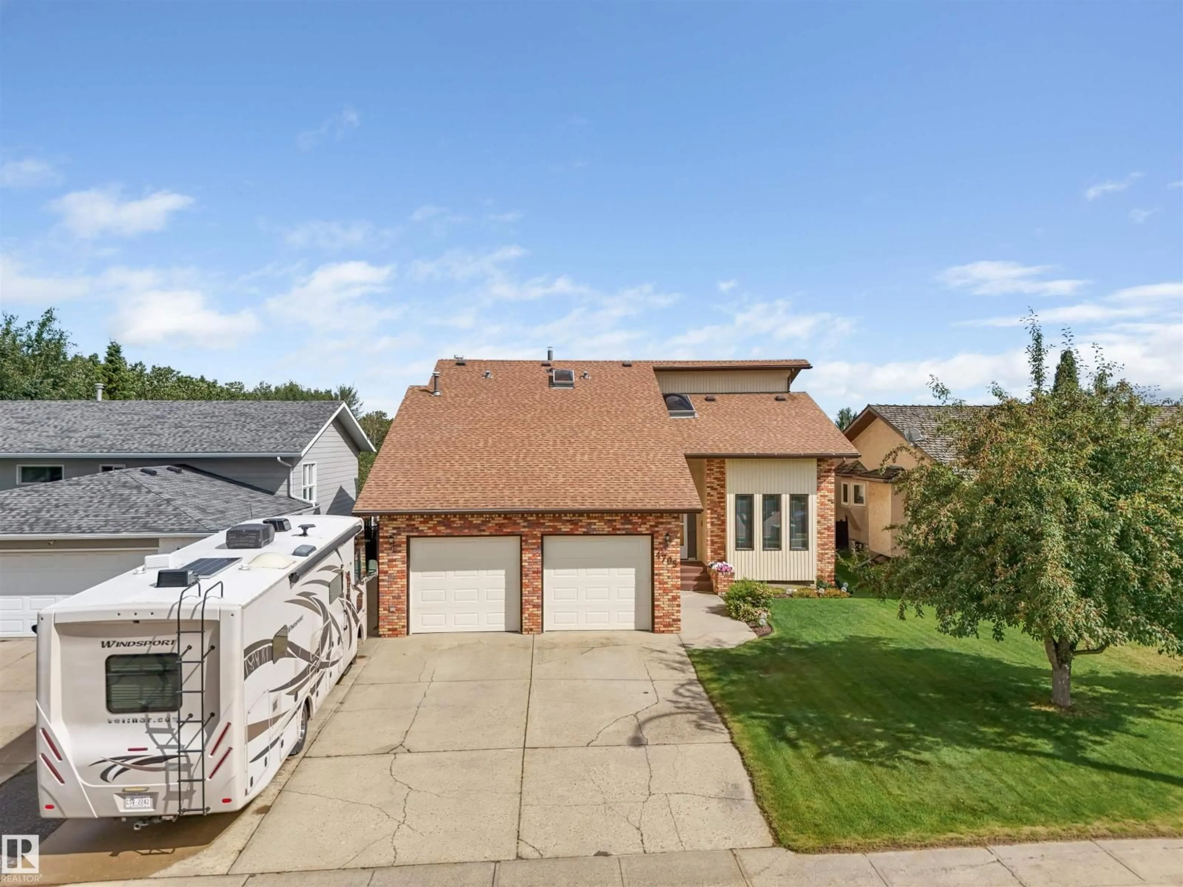 A pic from outside/outdoor area/front of a property/back of a property/a pic from drone, street for 4705 BECKETT RD, Drayton Valley Alberta T7A1E8