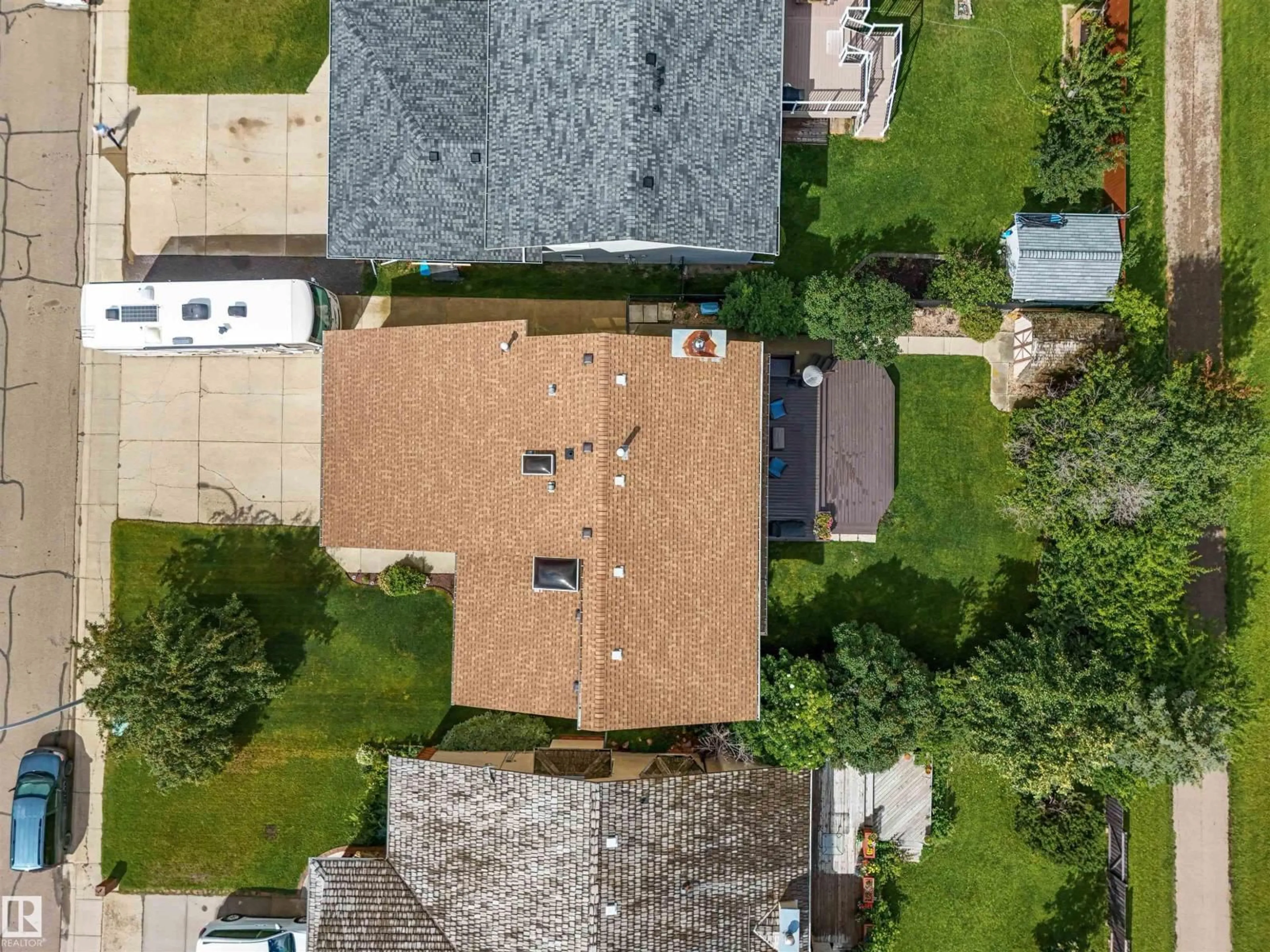 A pic from outside/outdoor area/front of a property/back of a property/a pic from drone, street for 4705 BECKETT RD, Drayton Valley Alberta T7A1E8