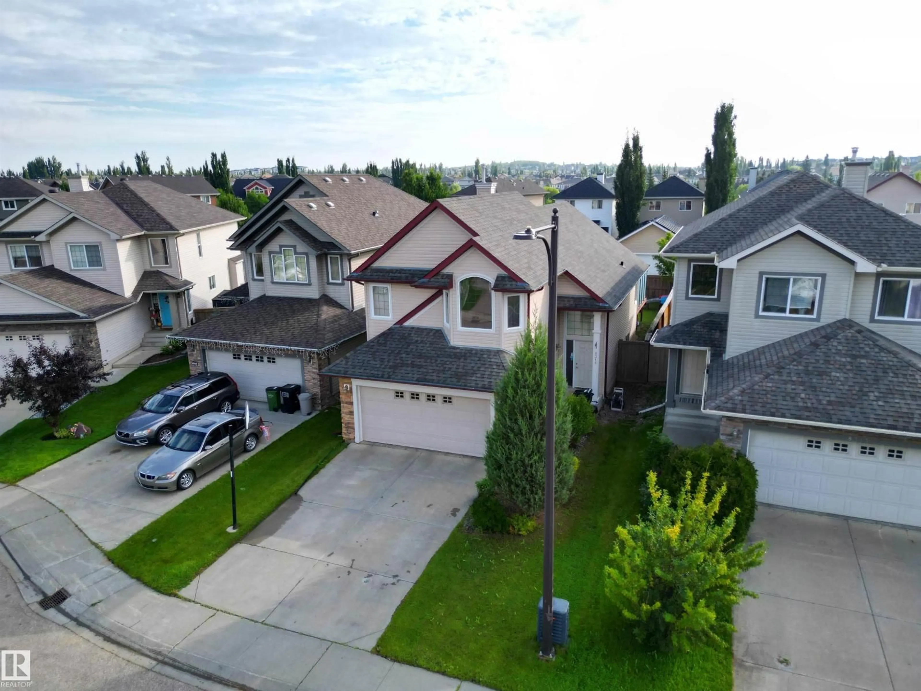A pic from outside/outdoor area/front of a property/back of a property/a pic from drone, street for NW - 8315 SHASKE CR, Edmonton Alberta T6R3V8