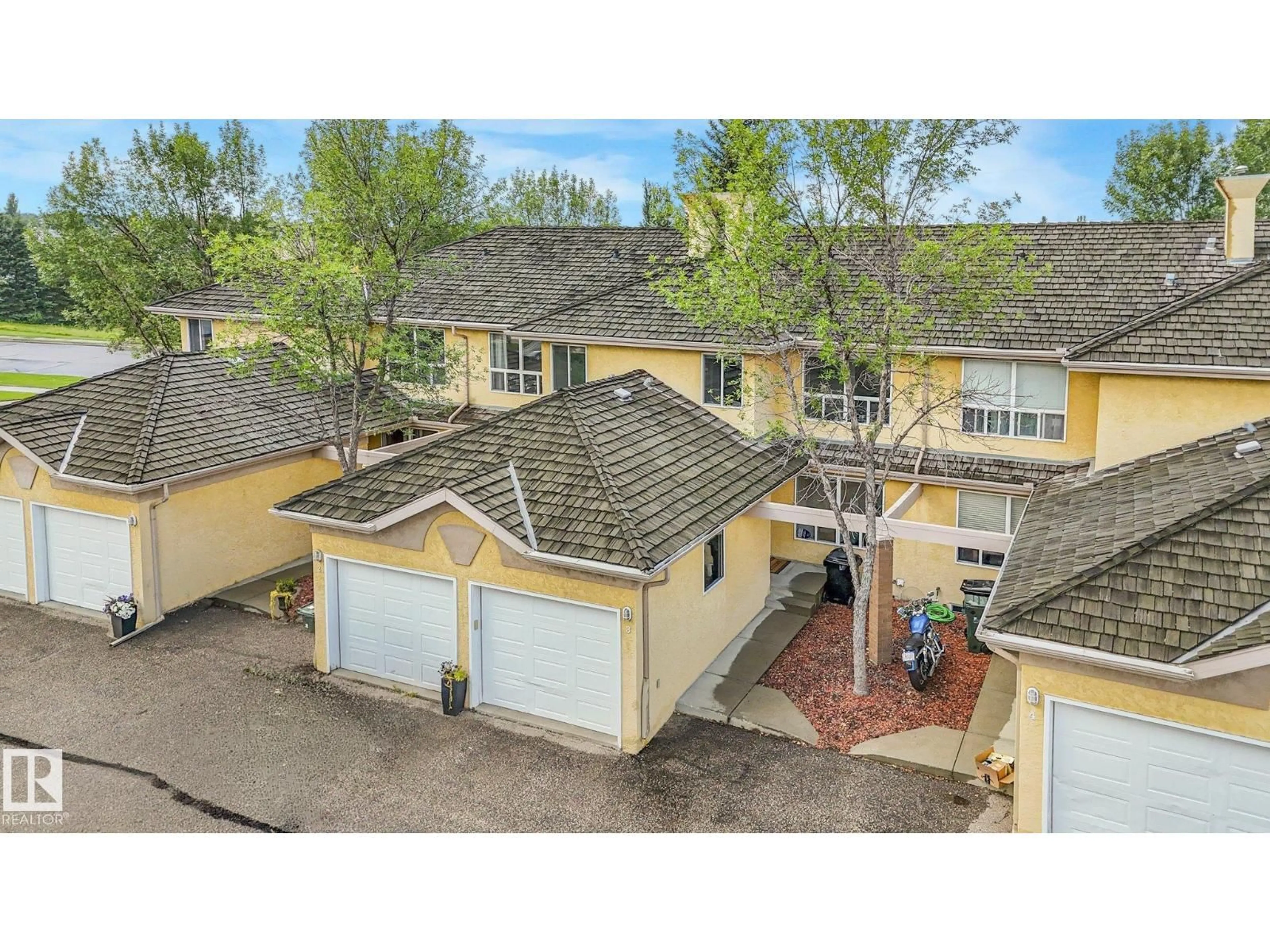 A pic from outside/outdoor area/front of a property/back of a property/a pic from drone, street for #3 - 901 NORMANDY DR, Sherwood Park Alberta T8A5V7