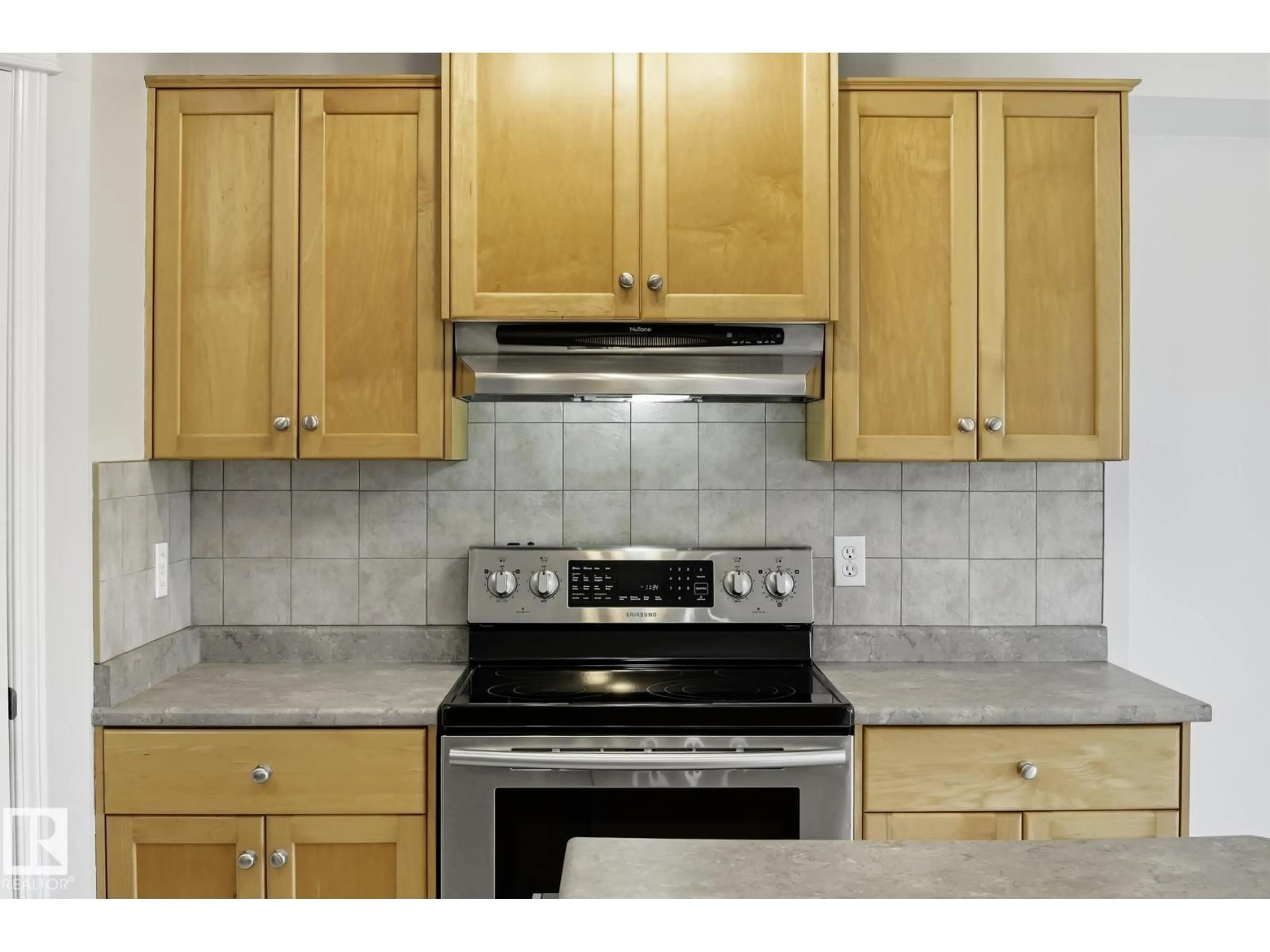 Standard kitchen, ceramic/tile floor for SW - 10719 8 AV, Edmonton Alberta T6W1G4