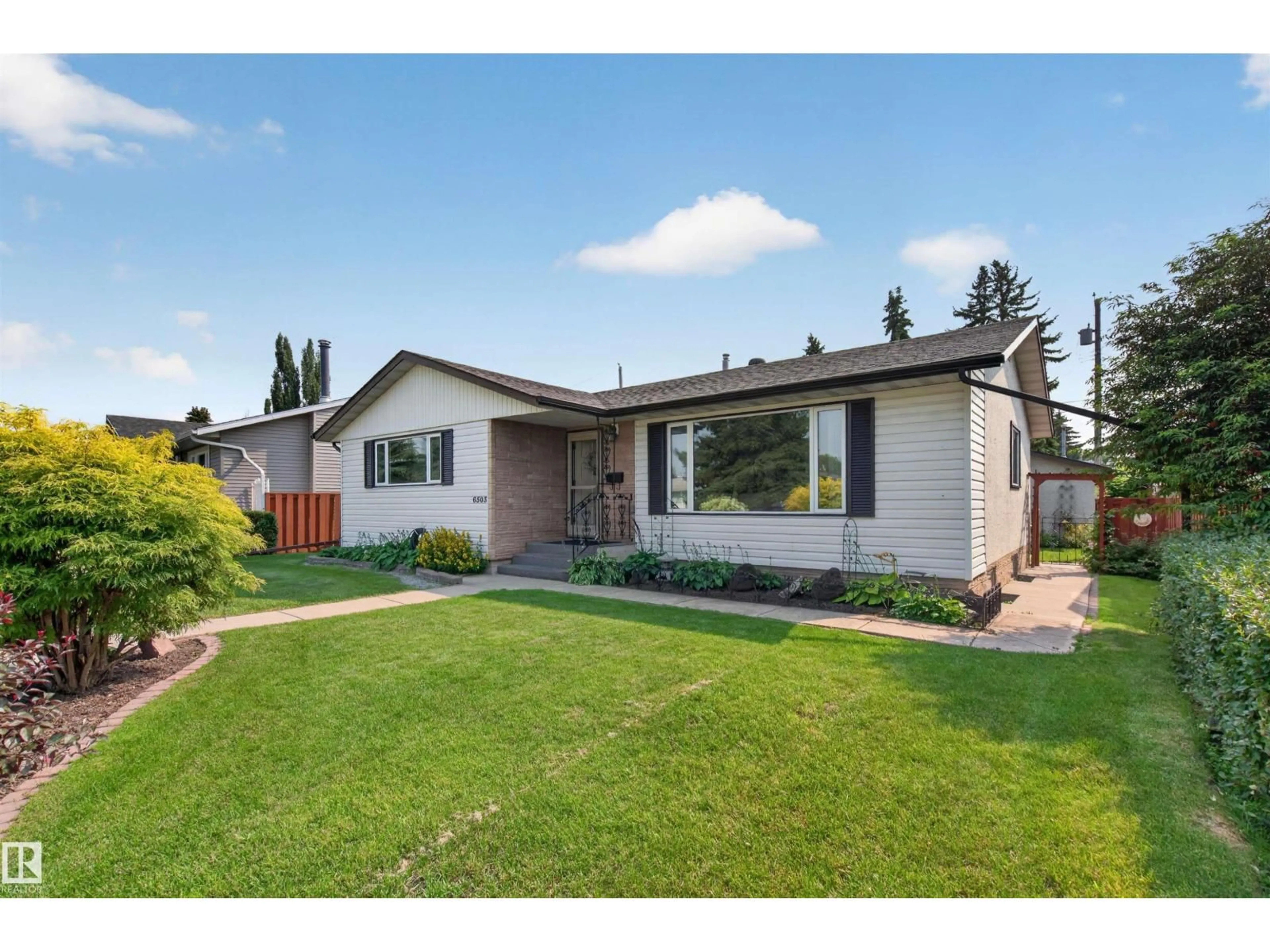 Home with vinyl exterior material, street for 6503 88 AV, Edmonton Alberta T6B0M1