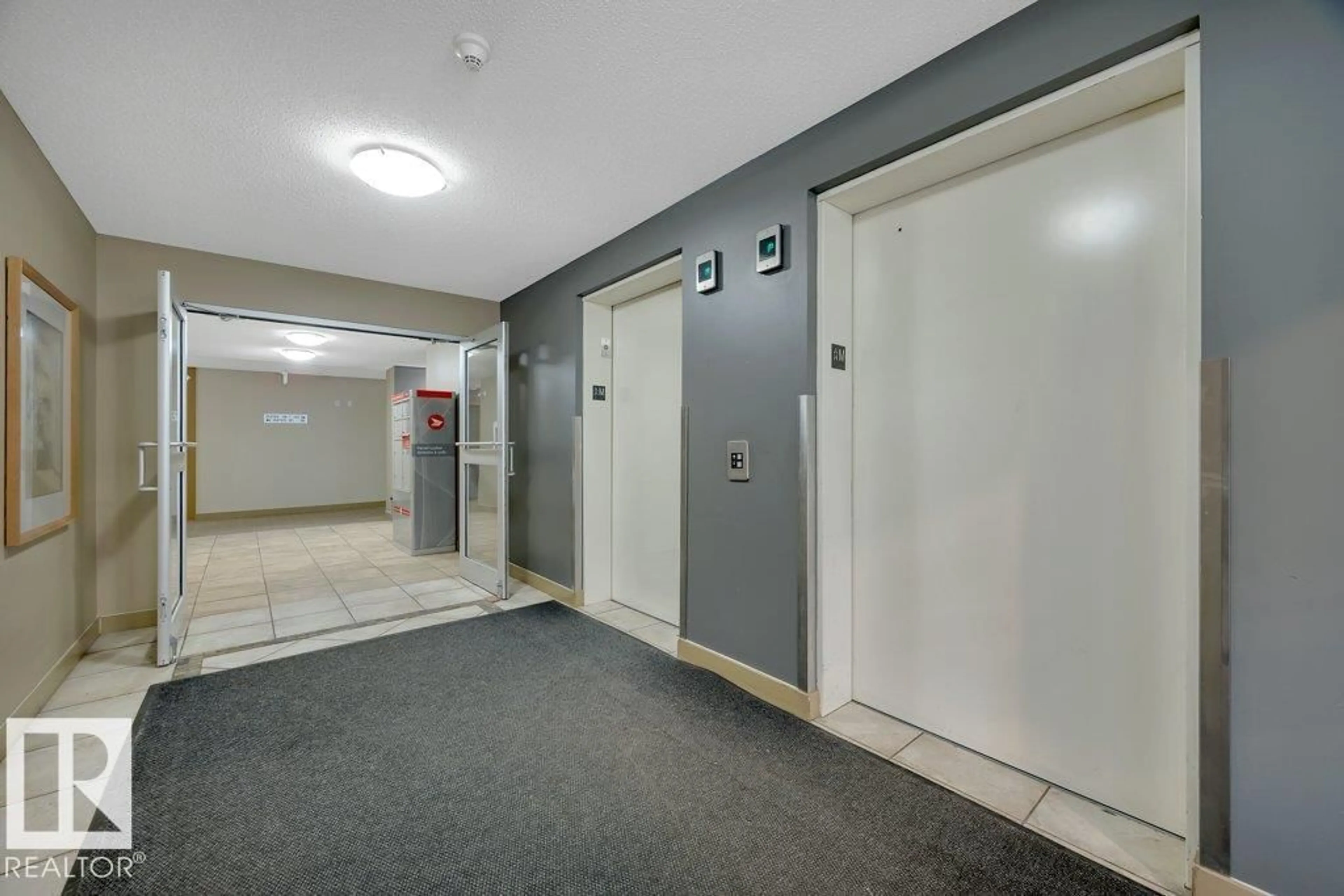 Indoor foyer for #122 - 17011 67 AV NW, Edmonton Alberta T5T6Y6