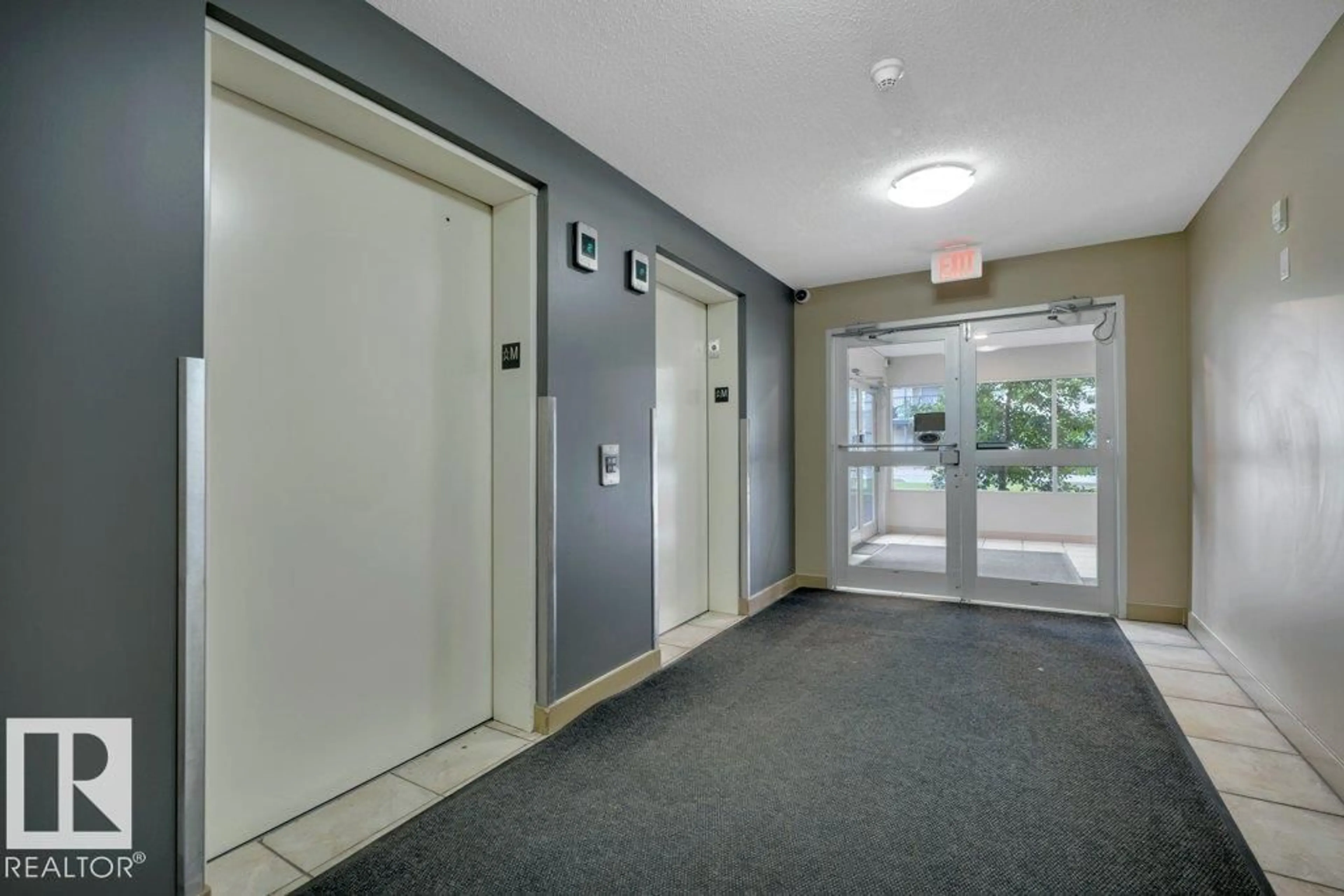 Indoor foyer for #122 - 17011 67 AV NW, Edmonton Alberta T5T6Y6