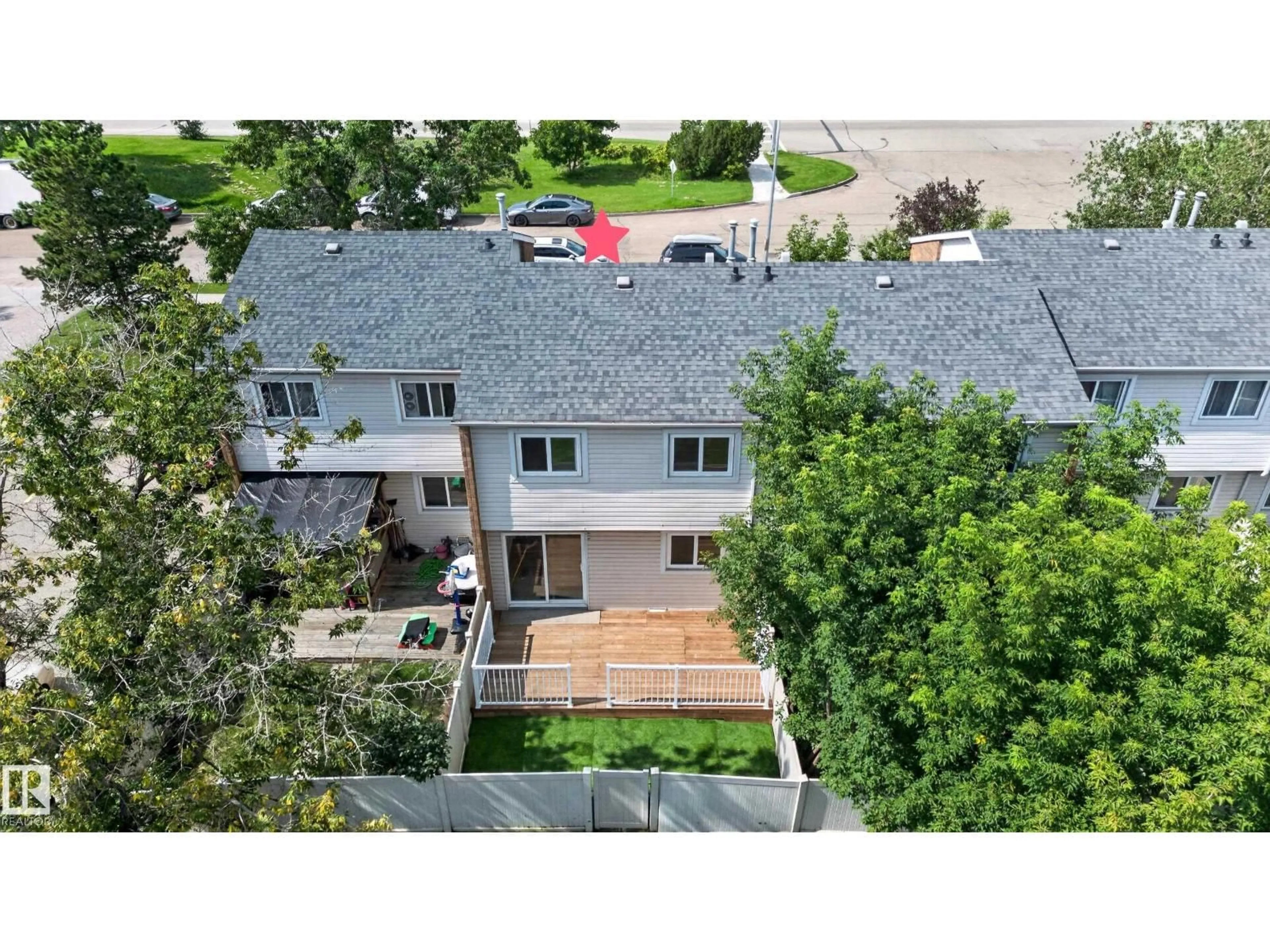 A pic from outside/outdoor area/front of a property/back of a property/a pic from drone, street for 175 CENTENNIAL CT, Edmonton Alberta T5P4H5