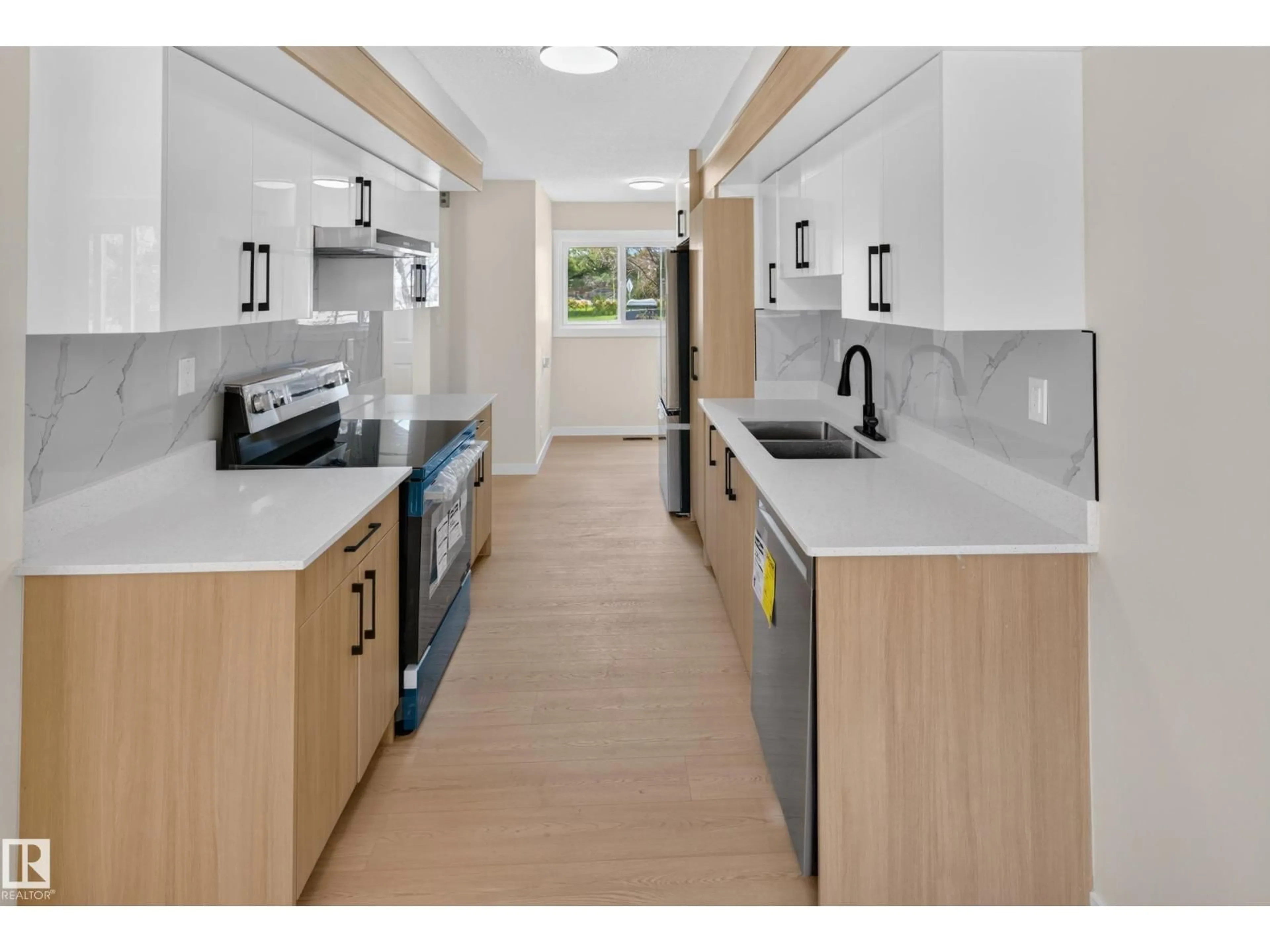 Standard kitchen, unknown for 175 CENTENNIAL CT, Edmonton Alberta T5P4H5
