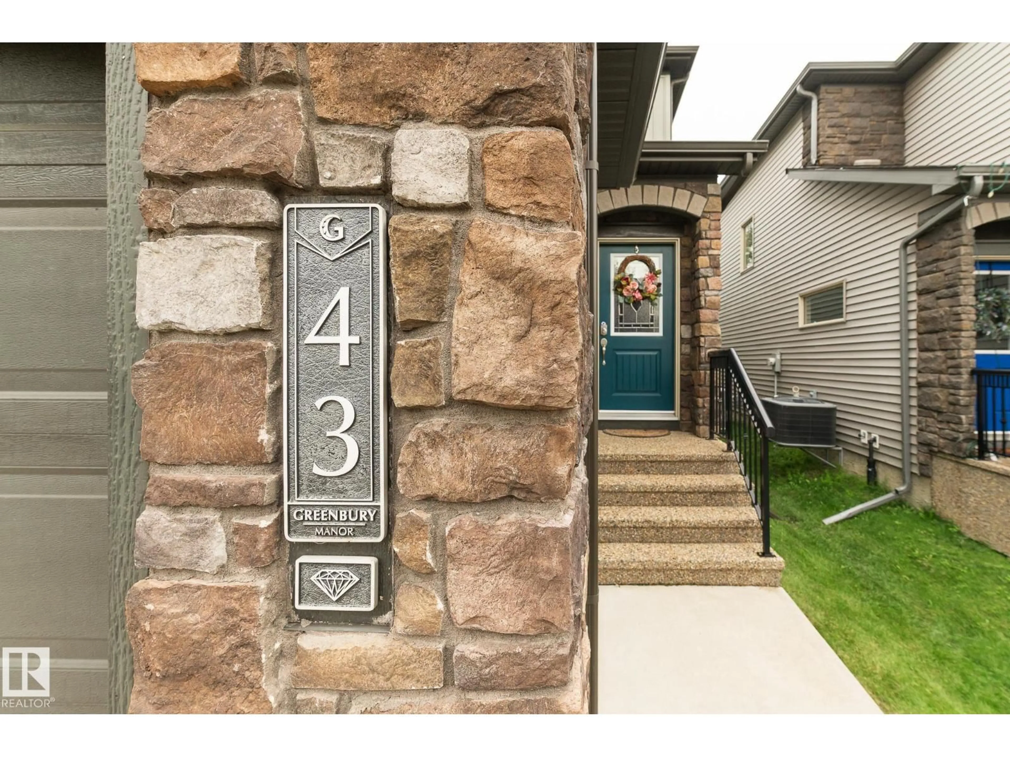 Indoor entryway for 43 GREENBURY MR, Spruce Grove Alberta T7X0M1