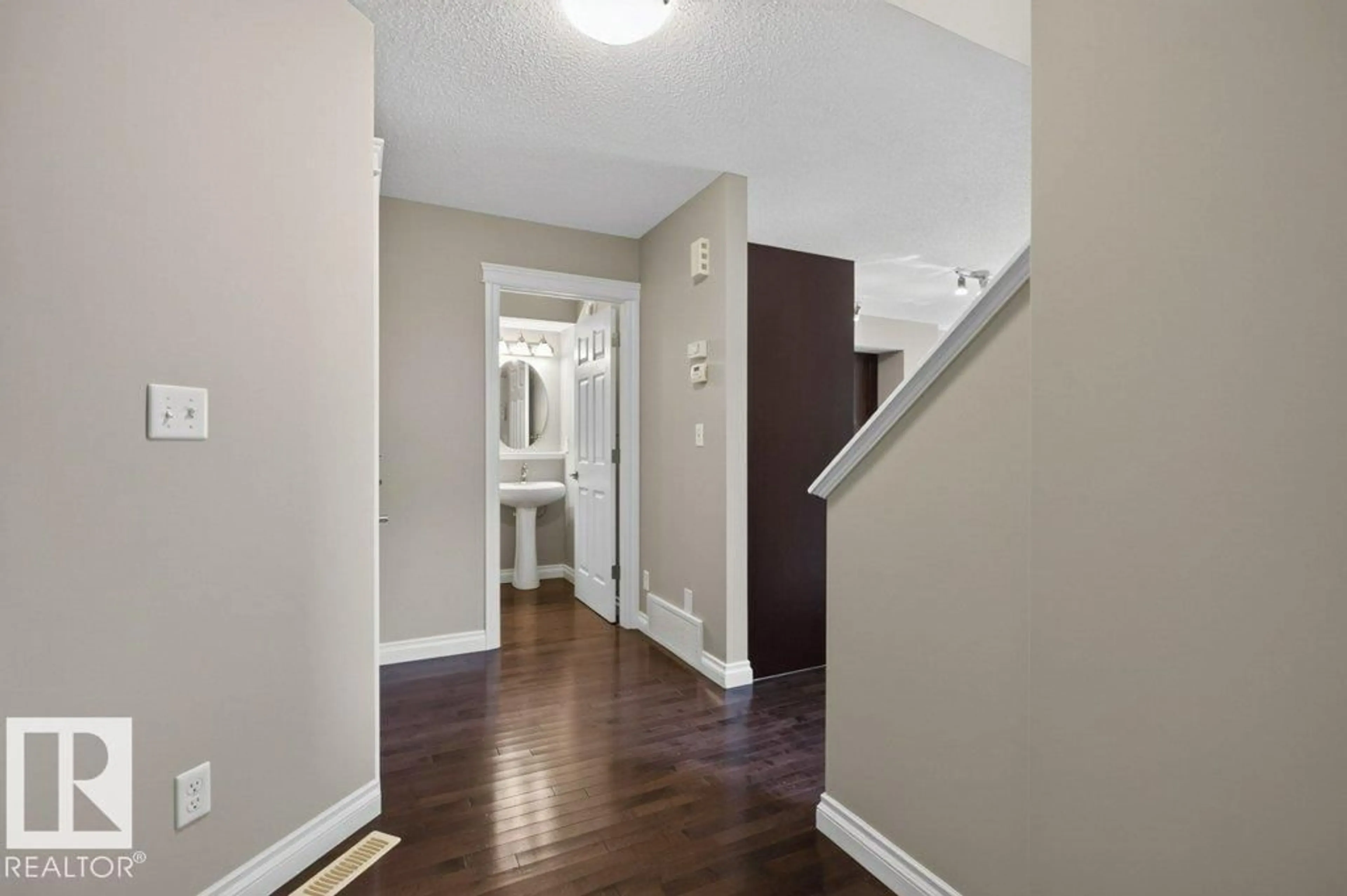 Indoor entryway for 40 HARTWICK LO, Spruce Grove Alberta T7X1N3