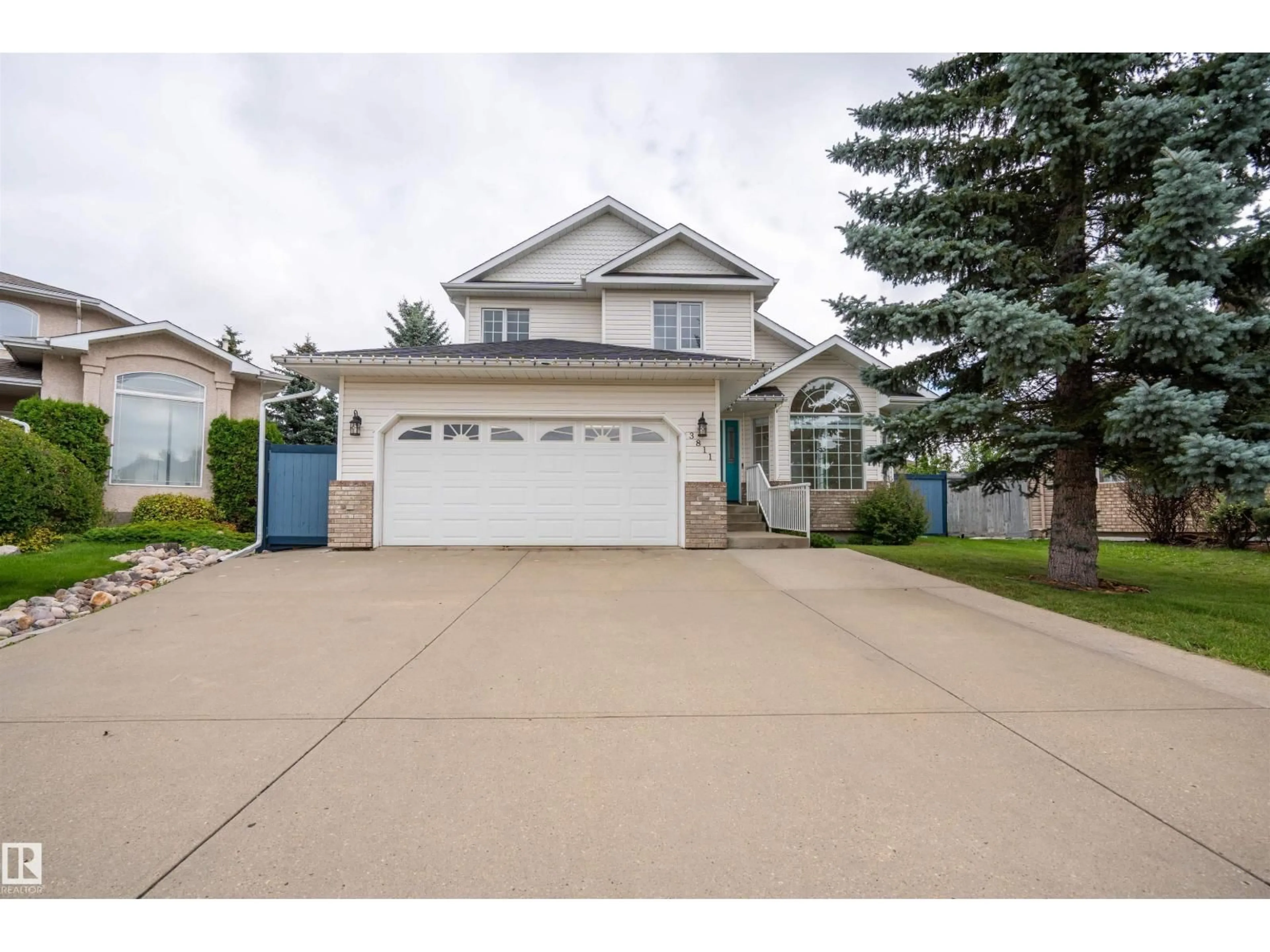 Home with vinyl exterior material, street for 3811 44 ST, Edmonton Alberta T6L6Z5