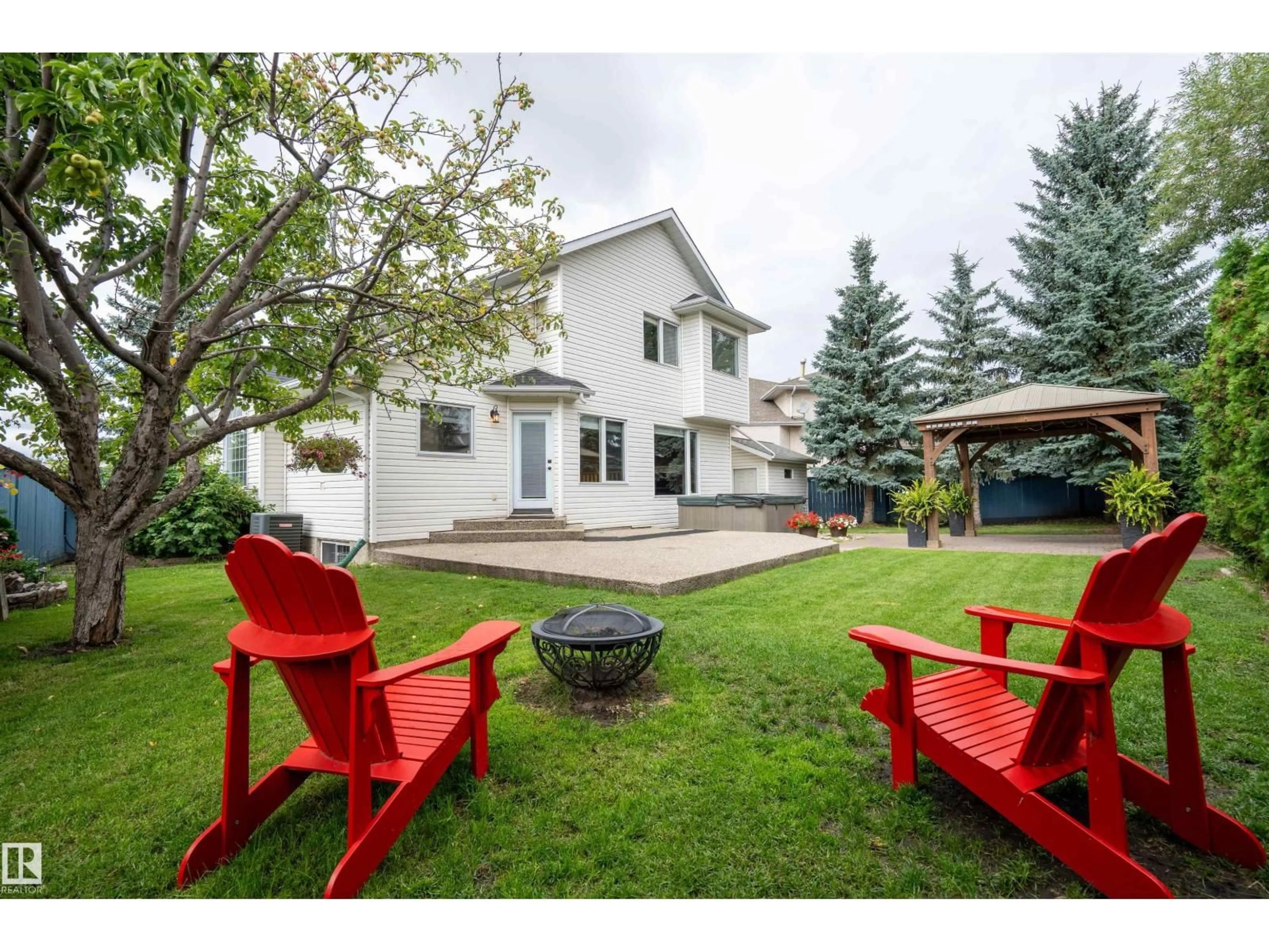 Patio, street for 3811 44 ST, Edmonton Alberta T6L6Z5