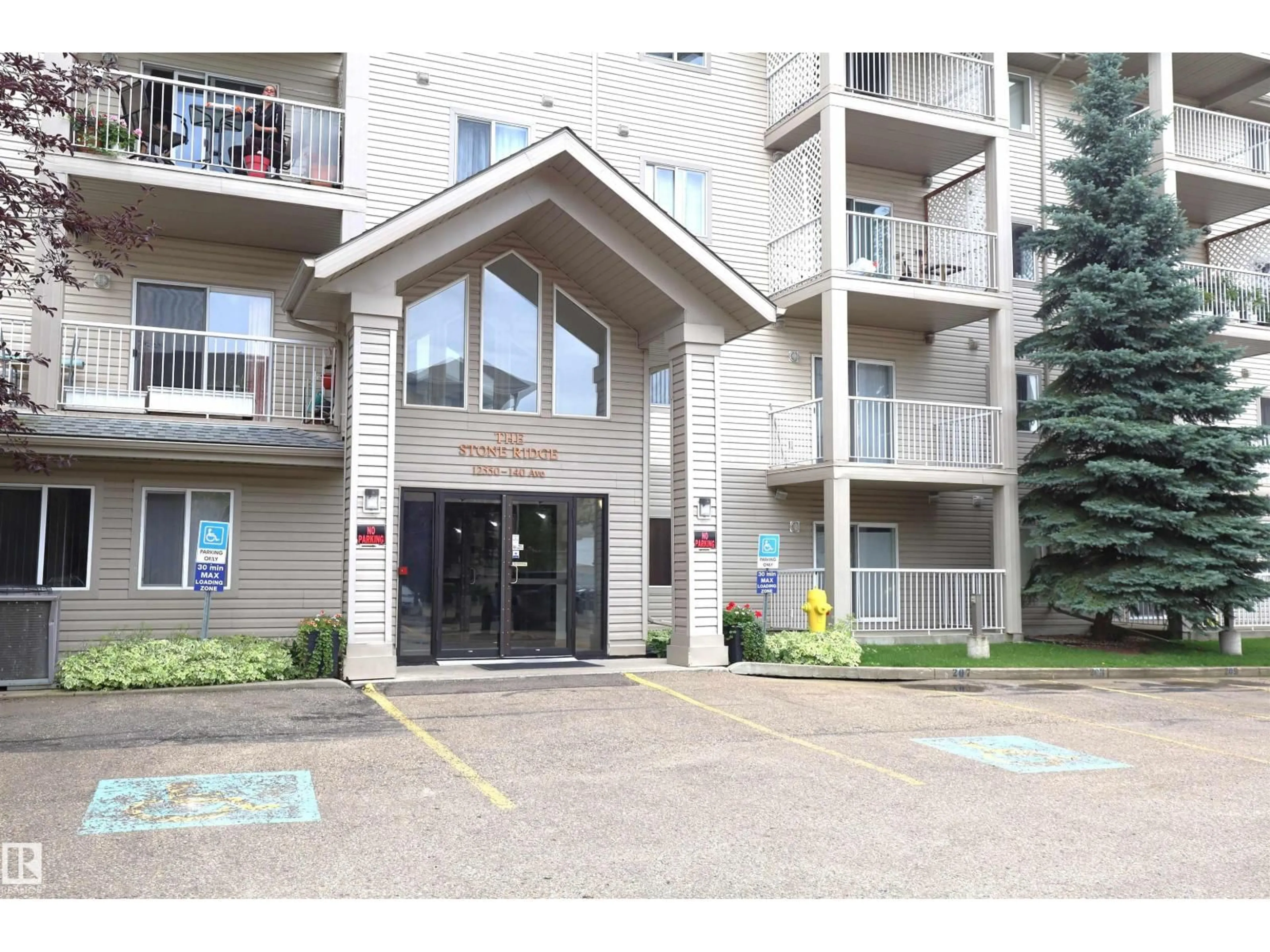 Indoor foyer for #415 - 12550 140 AV, Edmonton Alberta T5X6J4