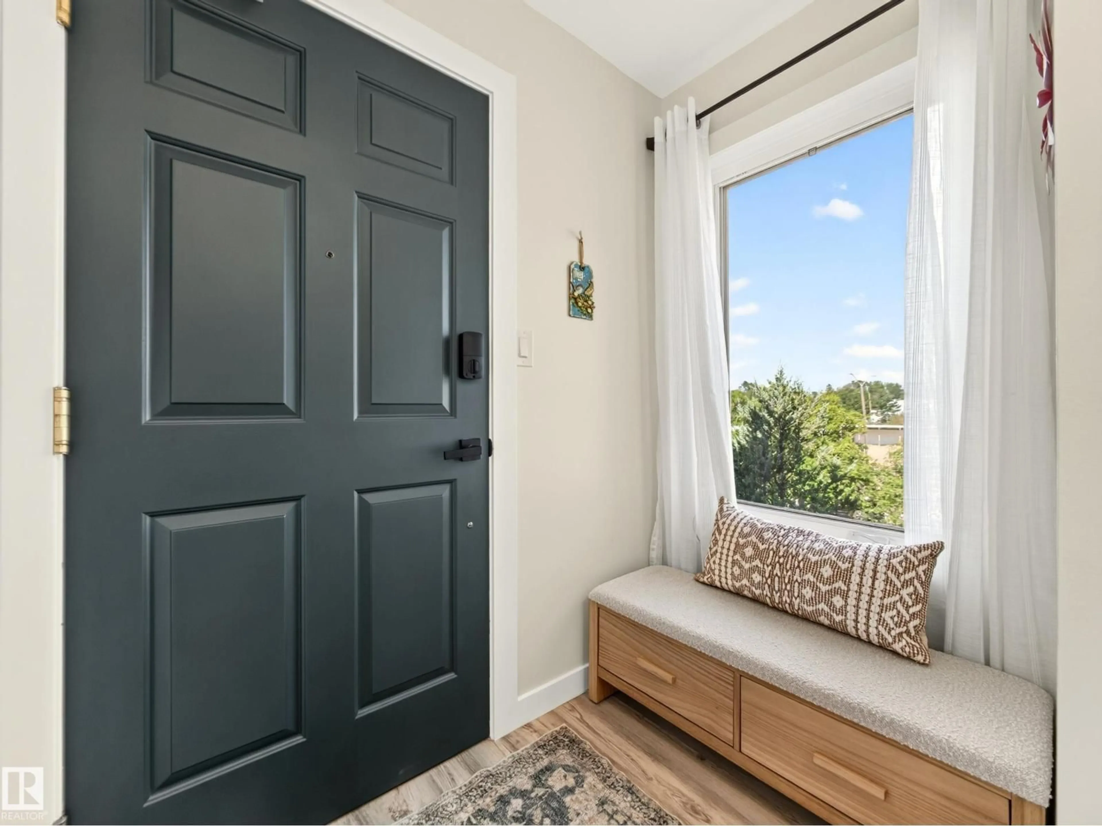 Indoor entryway for #211 - 9003 106A AV, Edmonton Alberta T5H3Y7