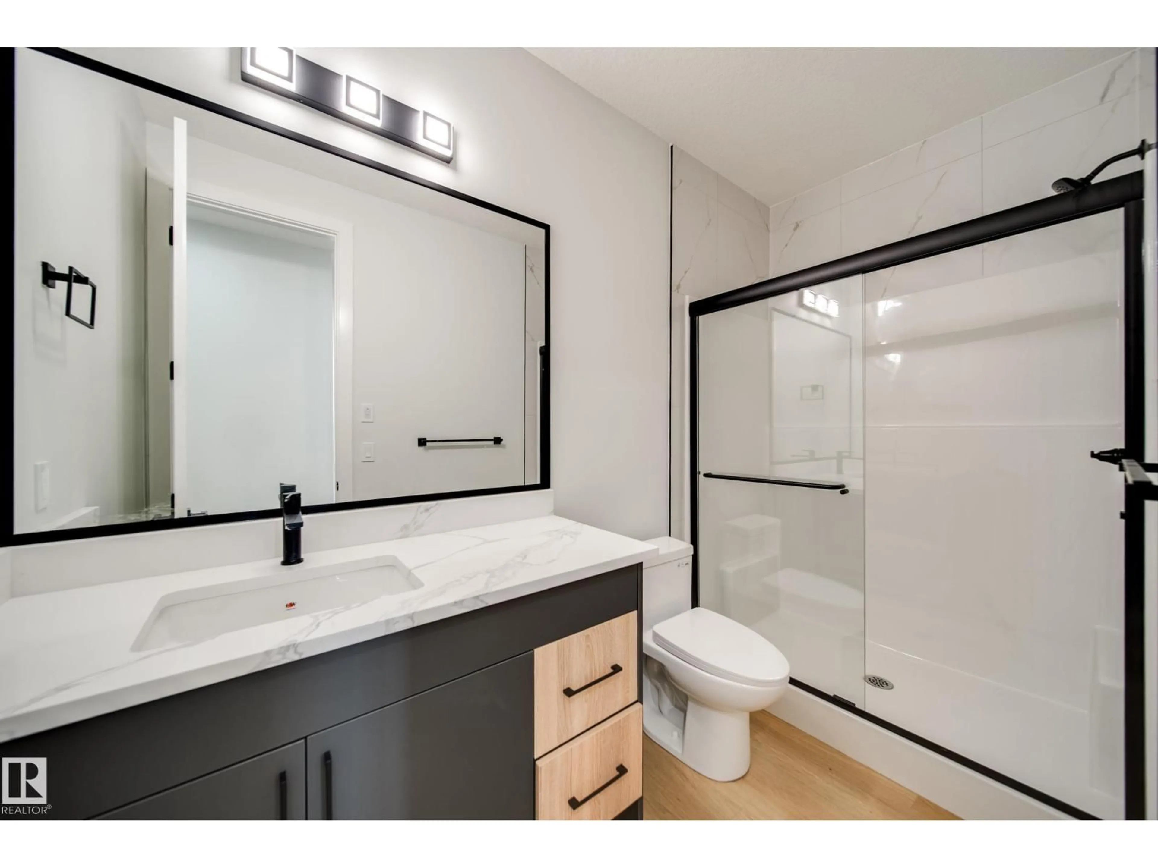 Standard bathroom, ceramic/tile floor for NW - 7027 177 AV, Edmonton Alberta T5Z0W8