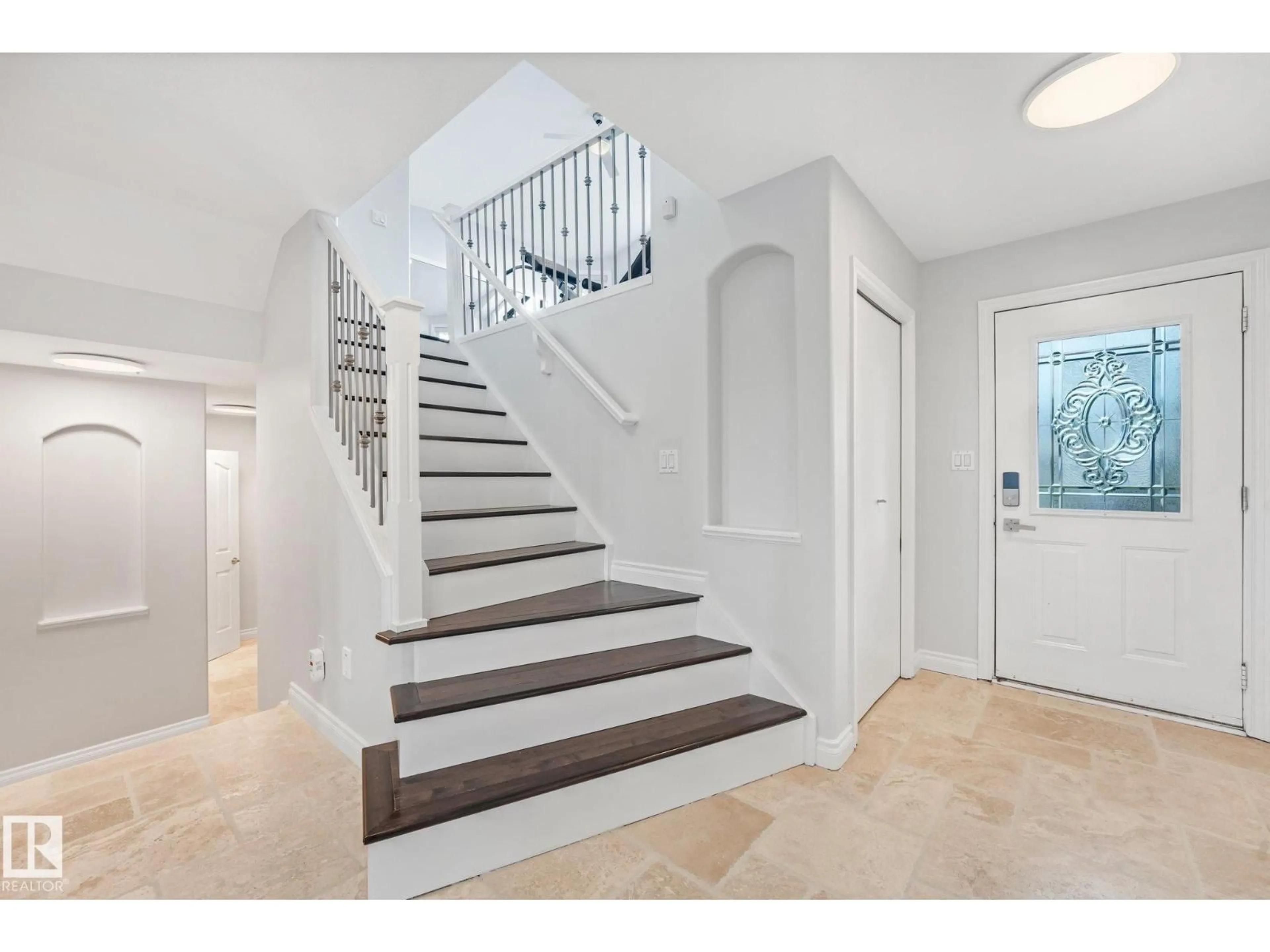 Stairs for 1117 KLARVATTEN COVE CV, Edmonton Alberta T5Z3N3