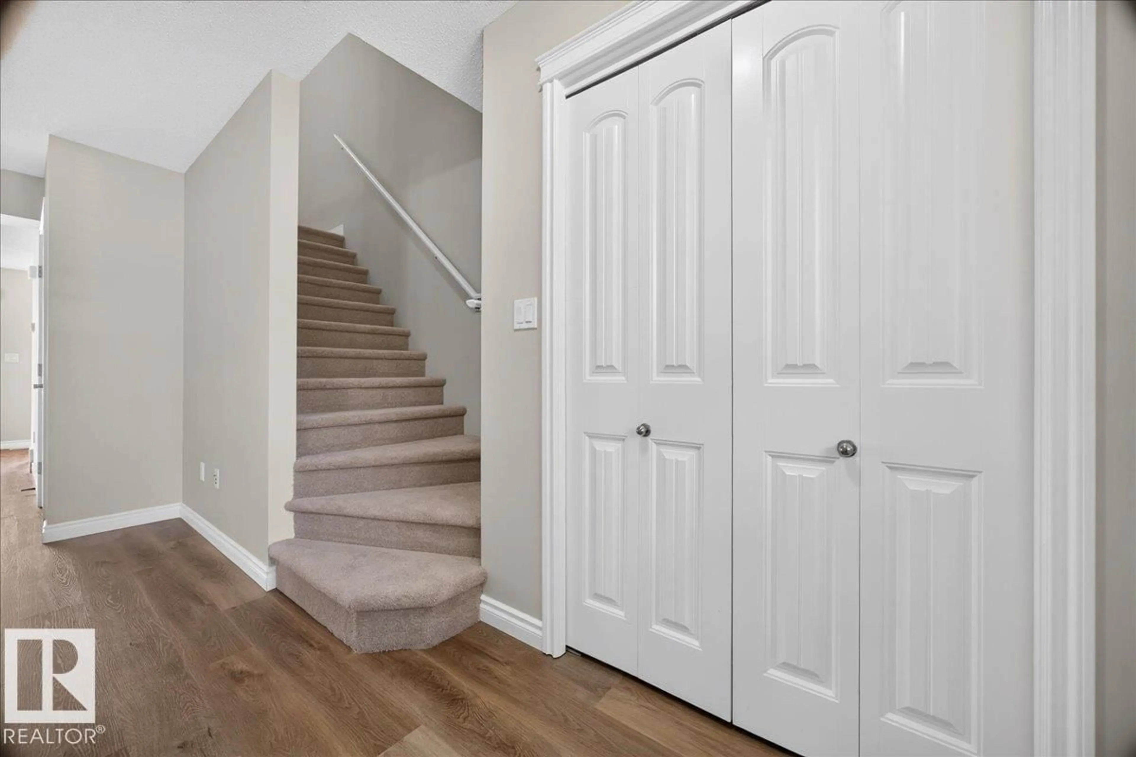 Indoor entryway for 8305 ELLIS CR, Edmonton Alberta T6M2N5