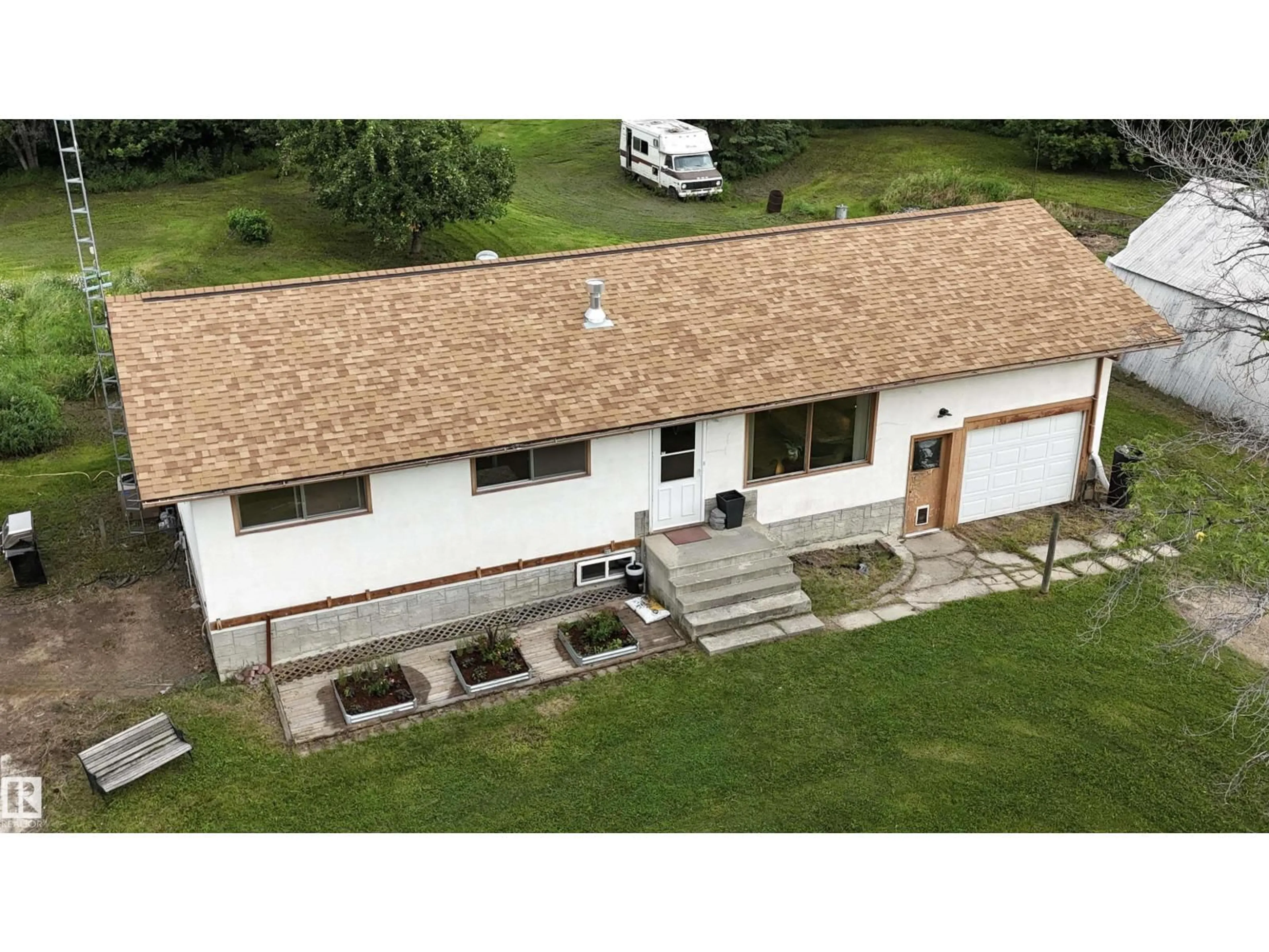 A pic from outside/outdoor area/front of a property/back of a property/a pic from drone, building for 51226 RGE ROAD 233, Rural Strathcona County Alberta T8B1K8