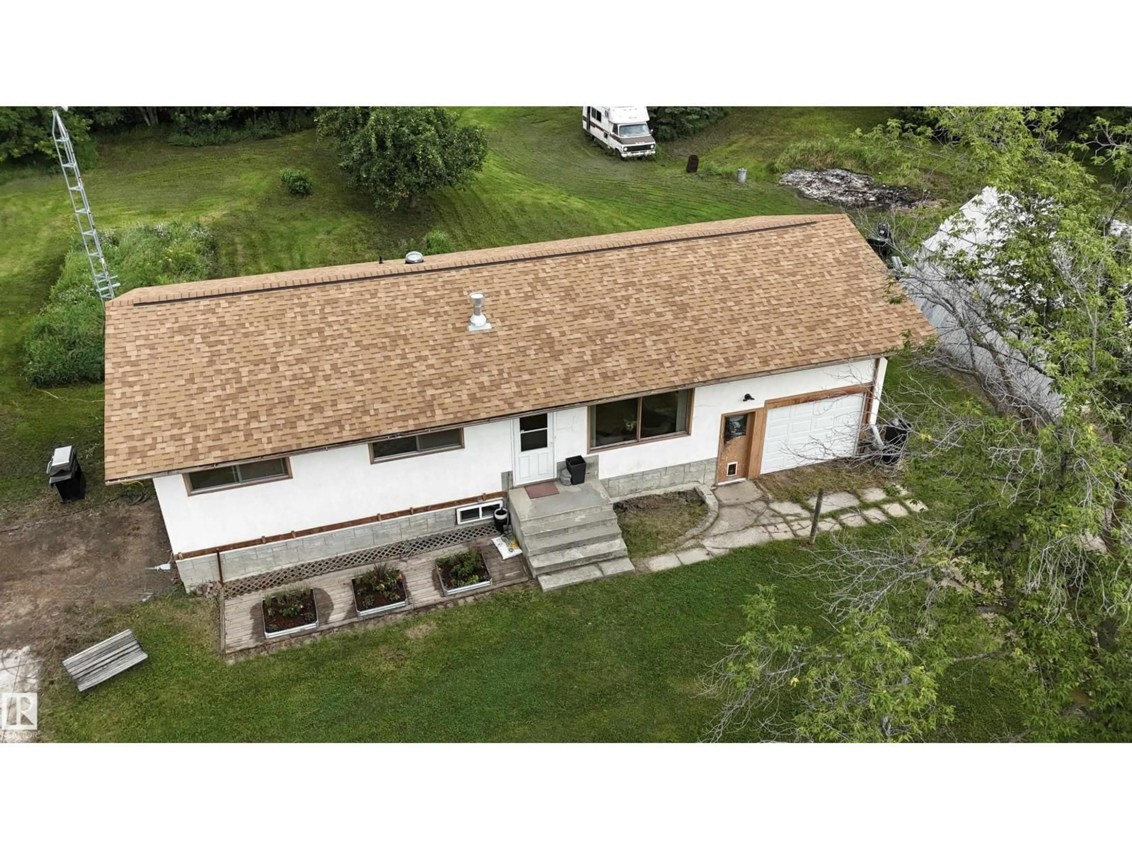A pic from outside/outdoor area/front of a property/back of a property/a pic from drone, building for 51226 RGE ROAD 233, Rural Strathcona County Alberta T8B1K8