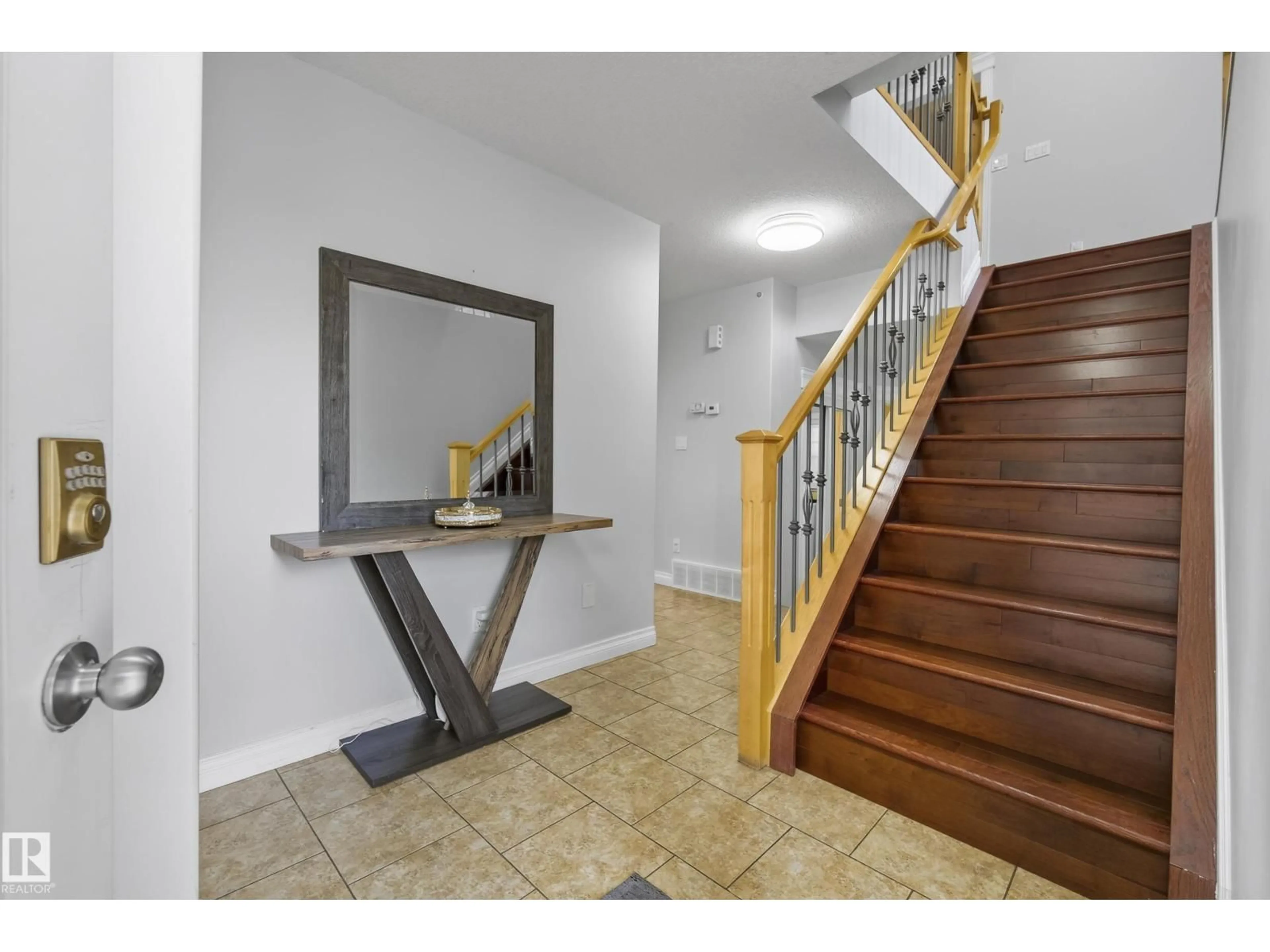 Indoor entryway for NW - 16604 59 ST, Edmonton Alberta T5Y0J2