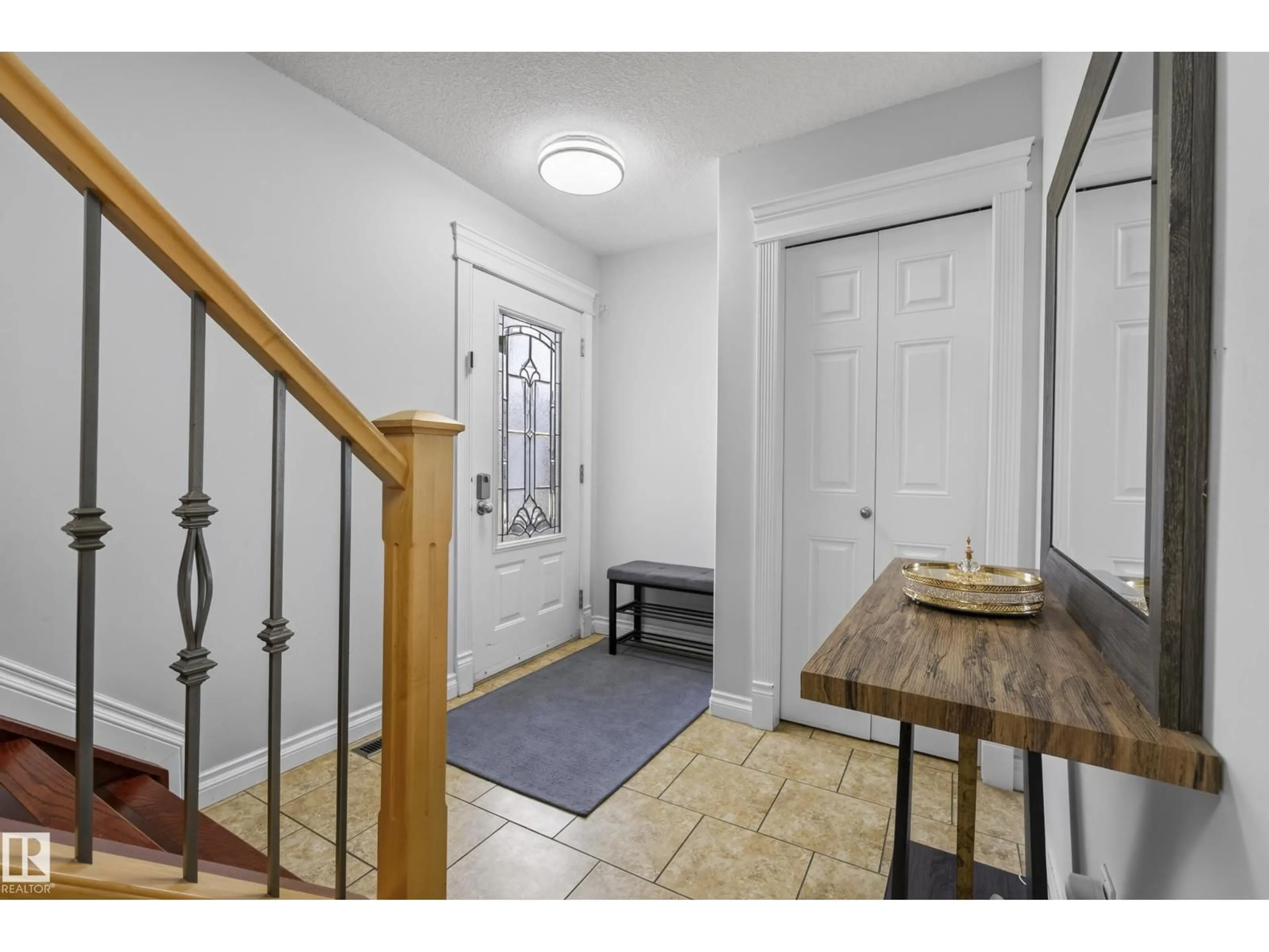 Indoor entryway for NW - 16604 59 ST, Edmonton Alberta T5Y0J2