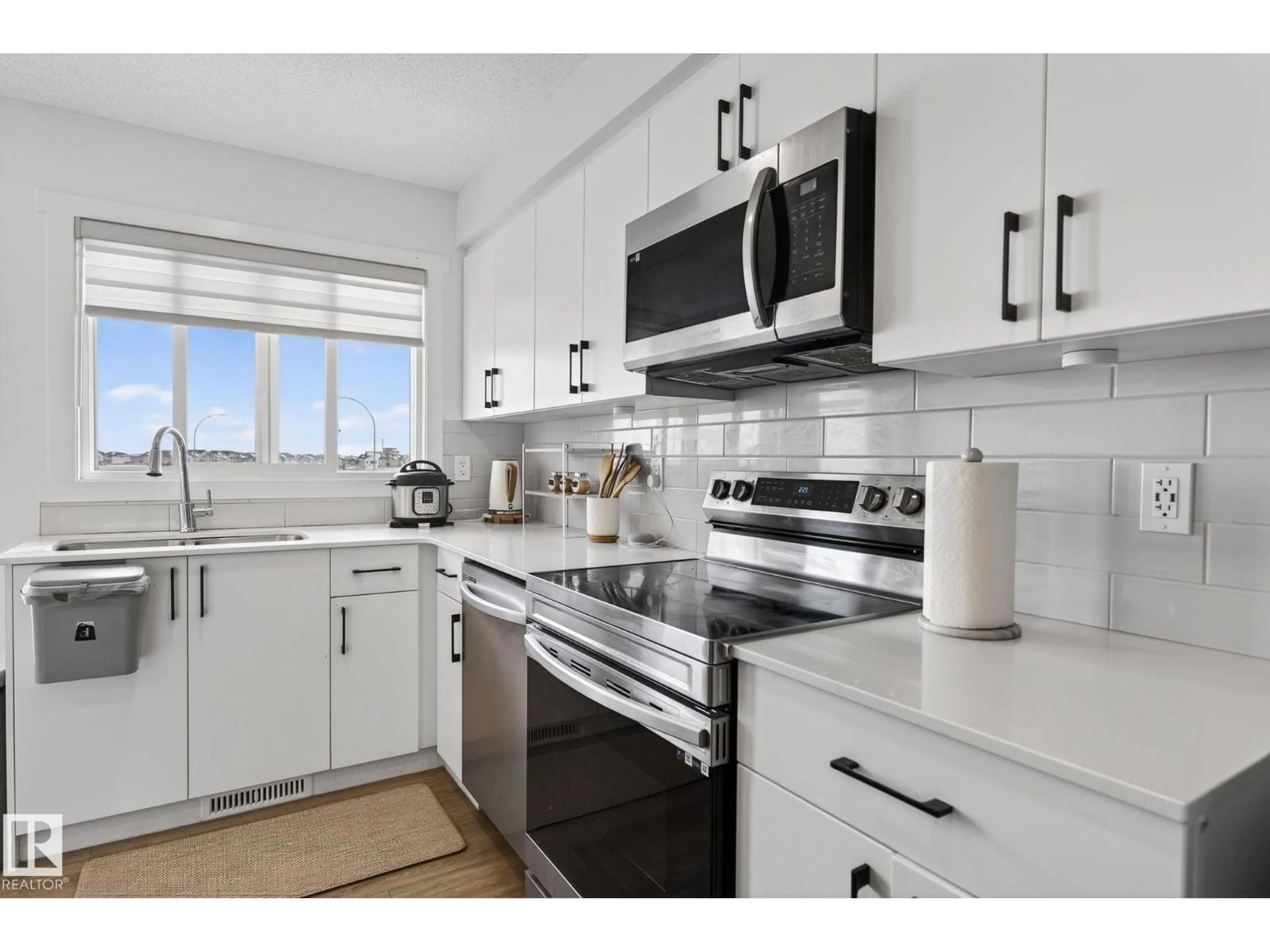 Standard kitchen, unknown for 850 - 46 SECORD BV, Edmonton Alberta T5T7R9