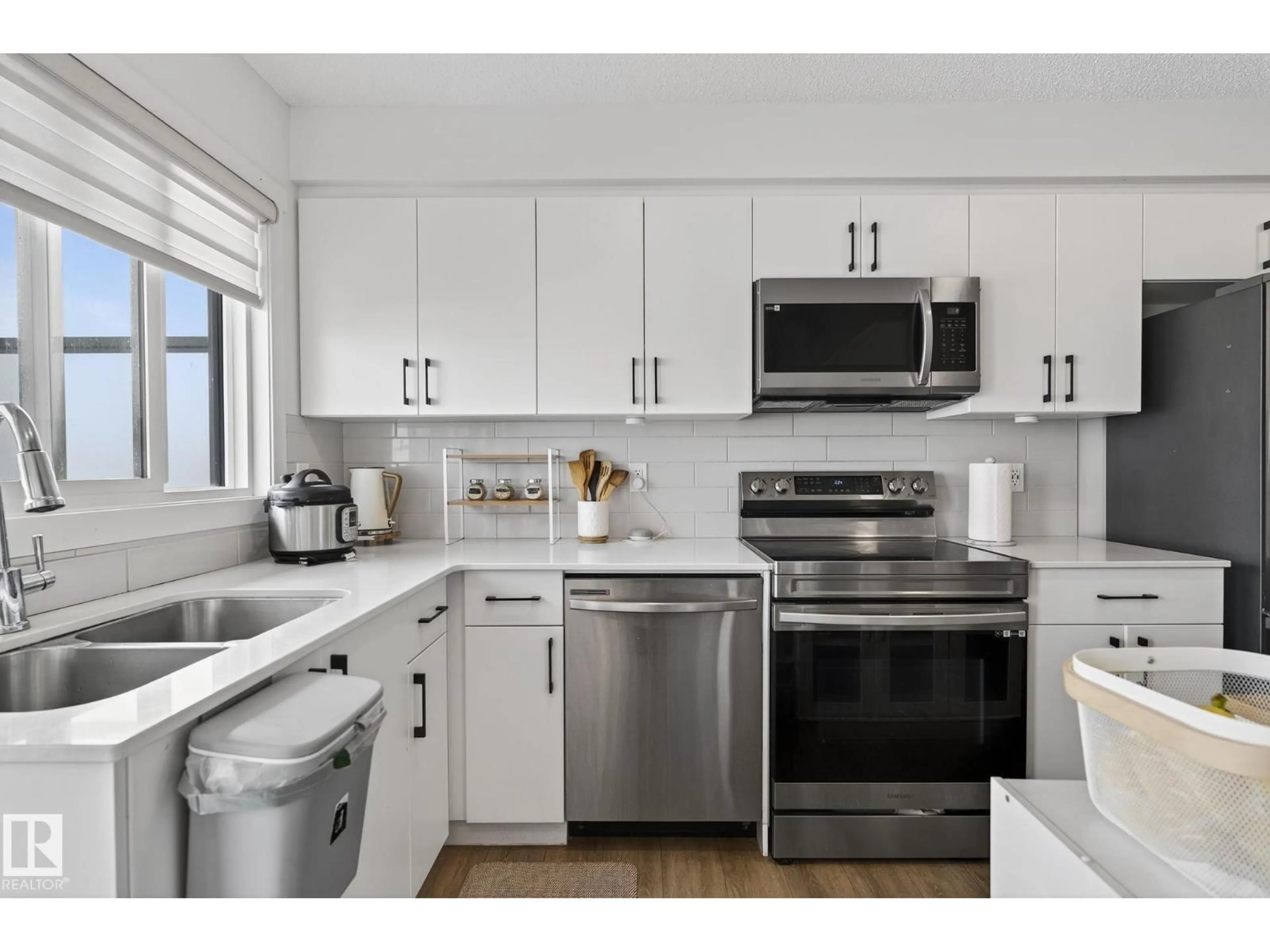 Standard kitchen, unknown for 850 - 46 SECORD BV, Edmonton Alberta T5T7R9